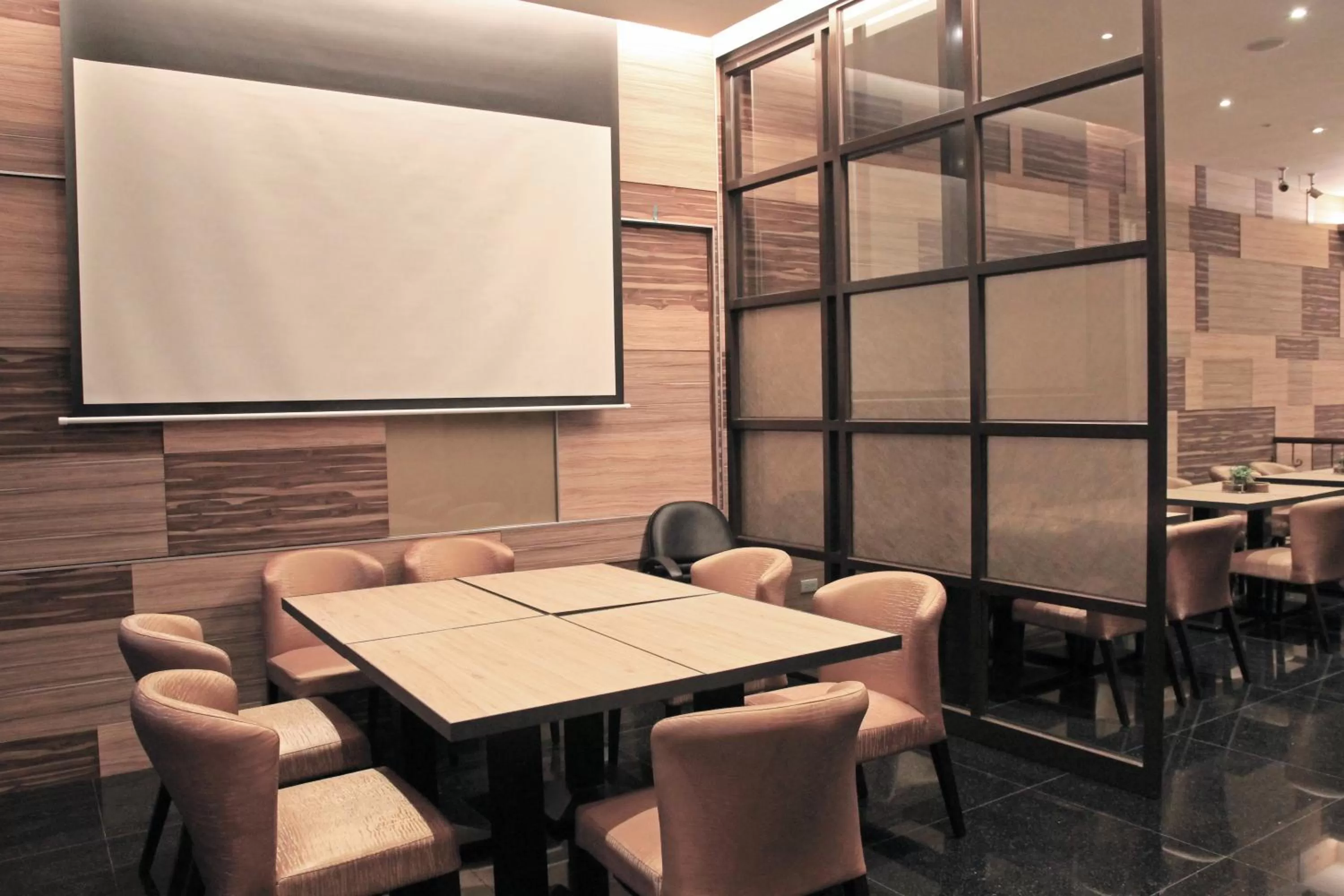Business facilities in Capital Hotel SongShan