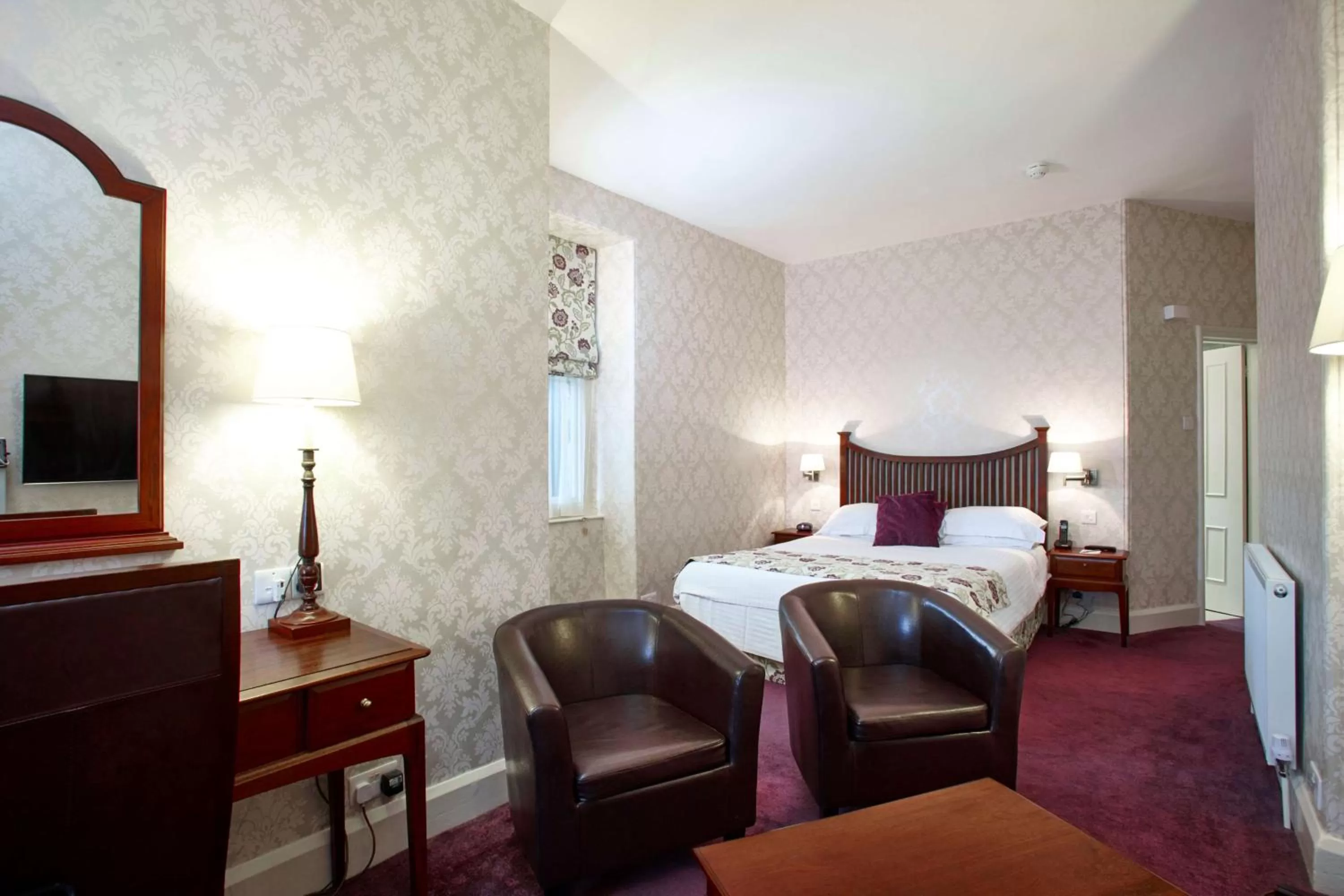 Photo of the whole room, Bed in Duke Of Cornwall Hotel