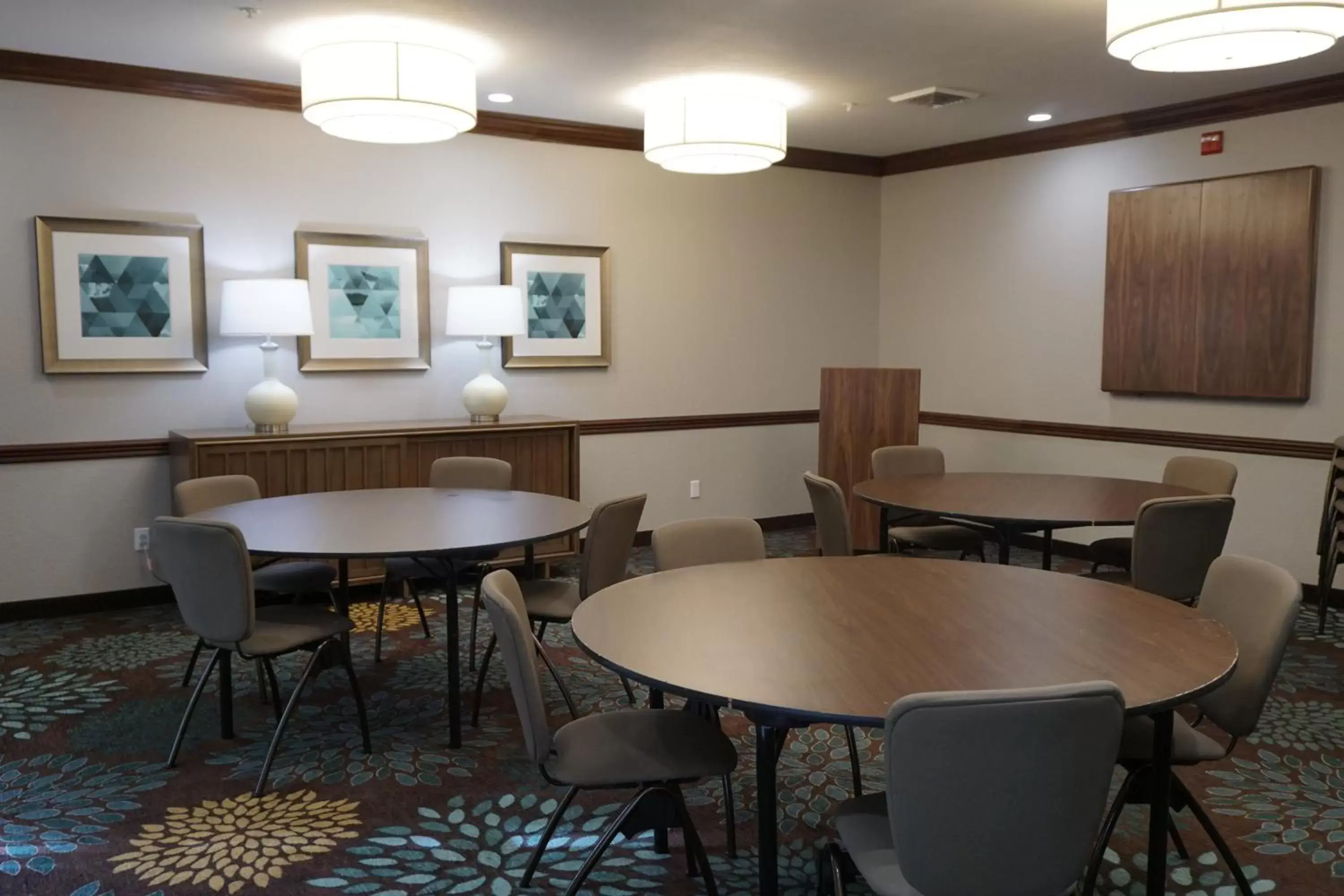 Meeting/conference room, Restaurant/Places to Eat in Staybridge Suites Columbia-Highway 63 & I-70, an IHG Hotel