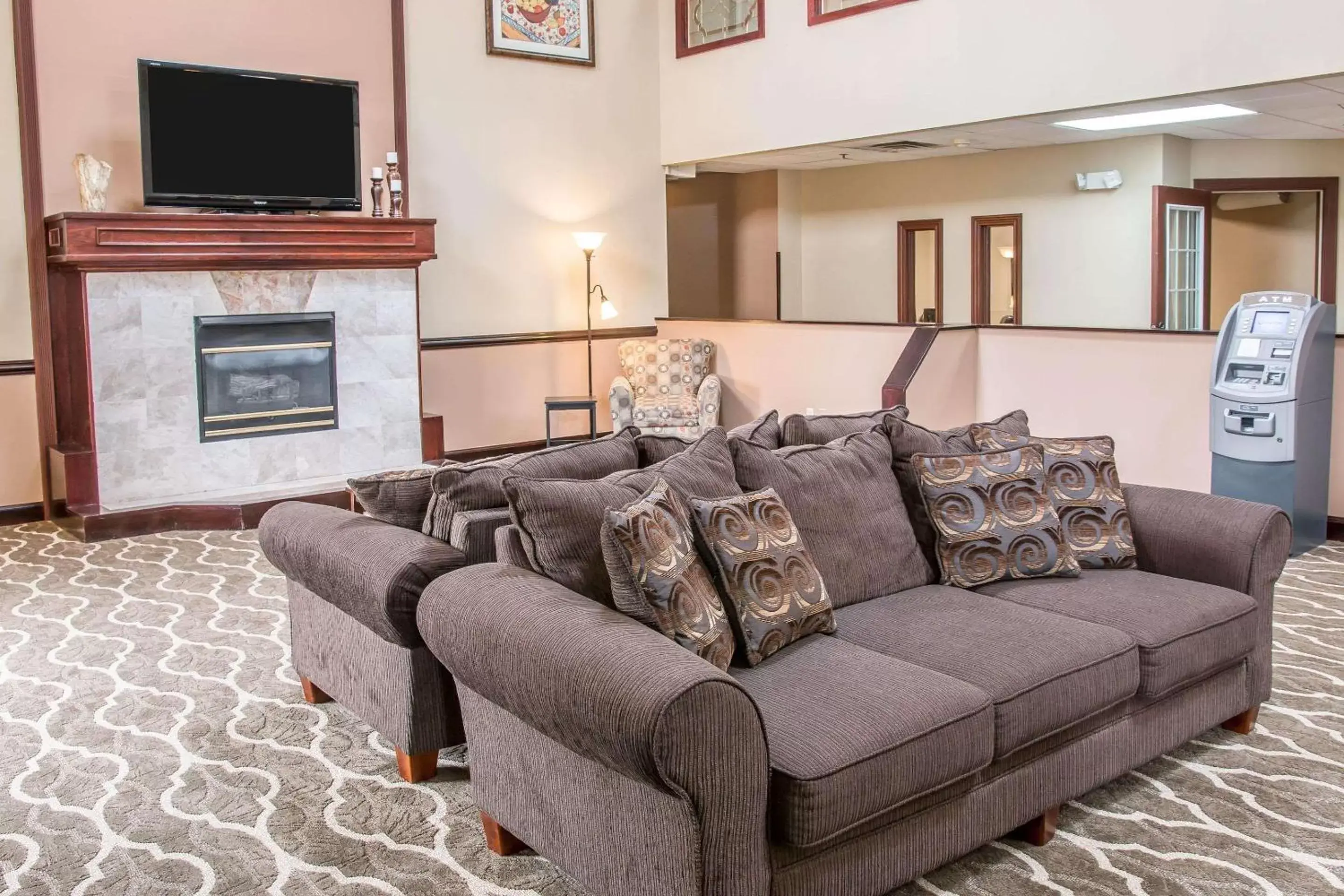 Lobby or reception, Seating Area in Country Inn & Suites by Radisson, Battle Creek, MI