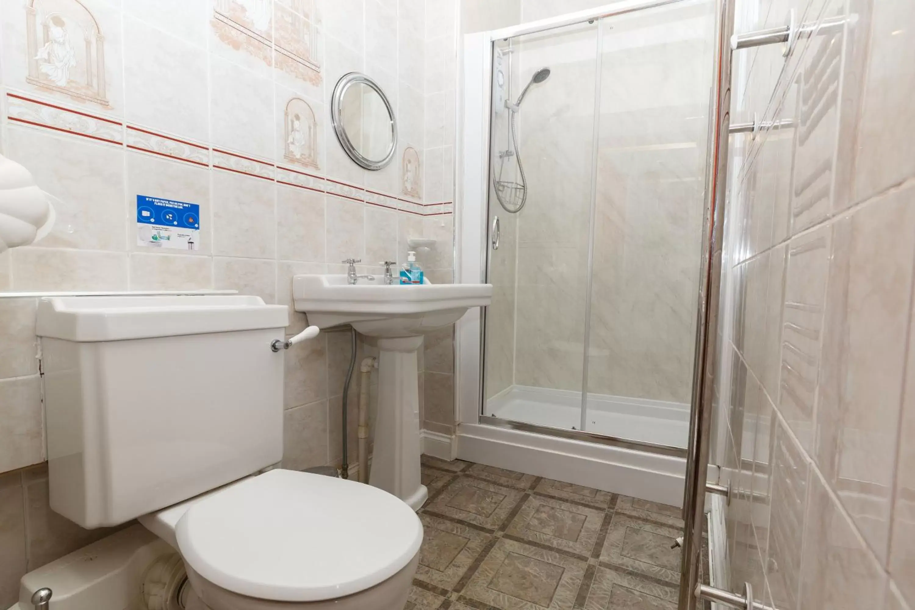 Shower, Bathroom in Castle Walk Bed & Breakfast