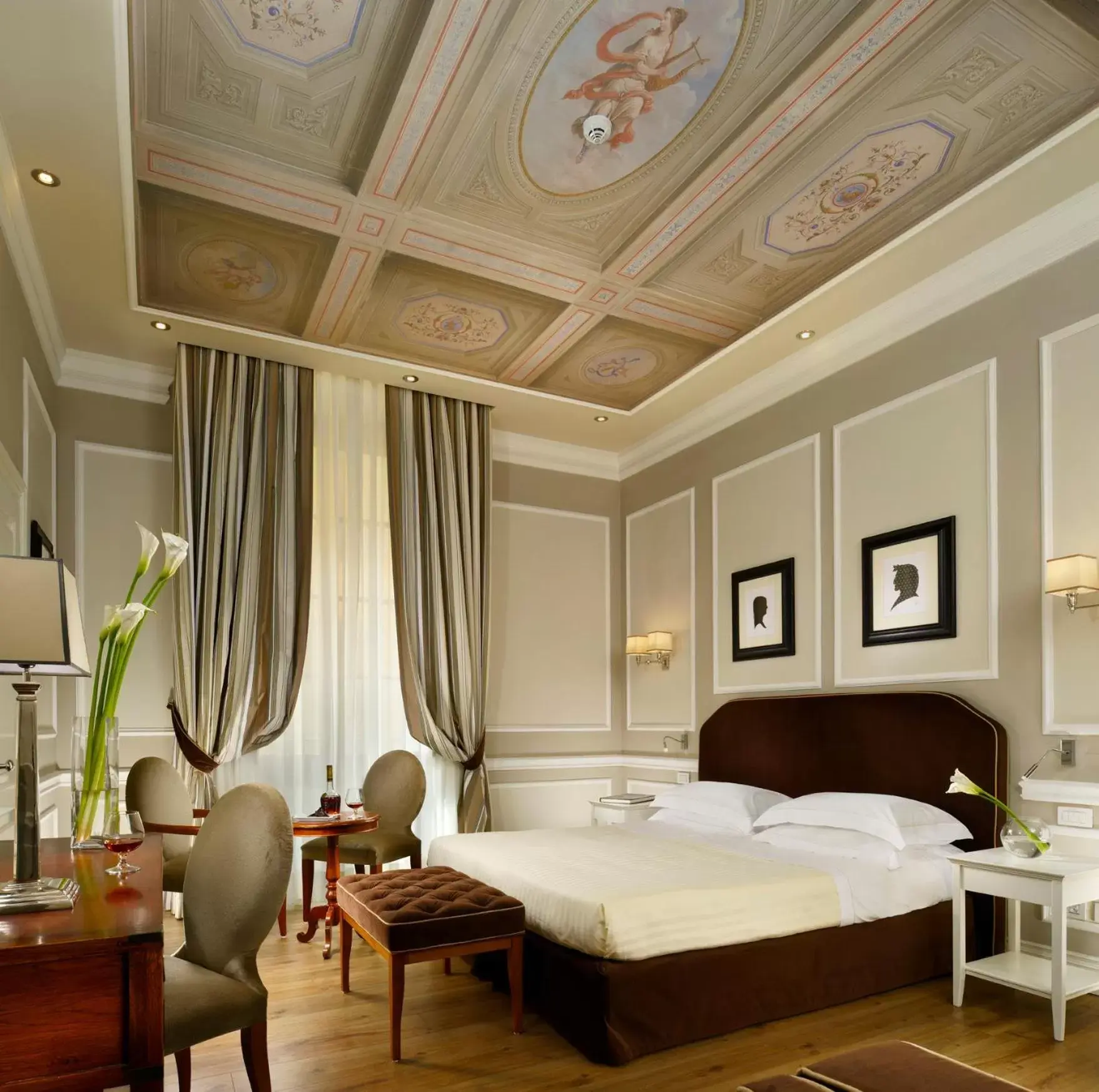 Bed in FH55 Hotel Calzaiuoli