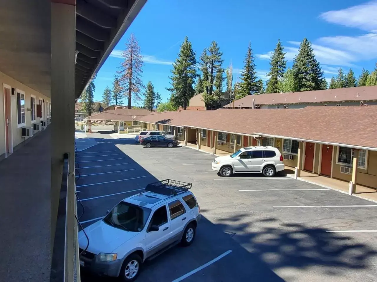 Balcony/Terrace in Bluebird Day Inn & Suites