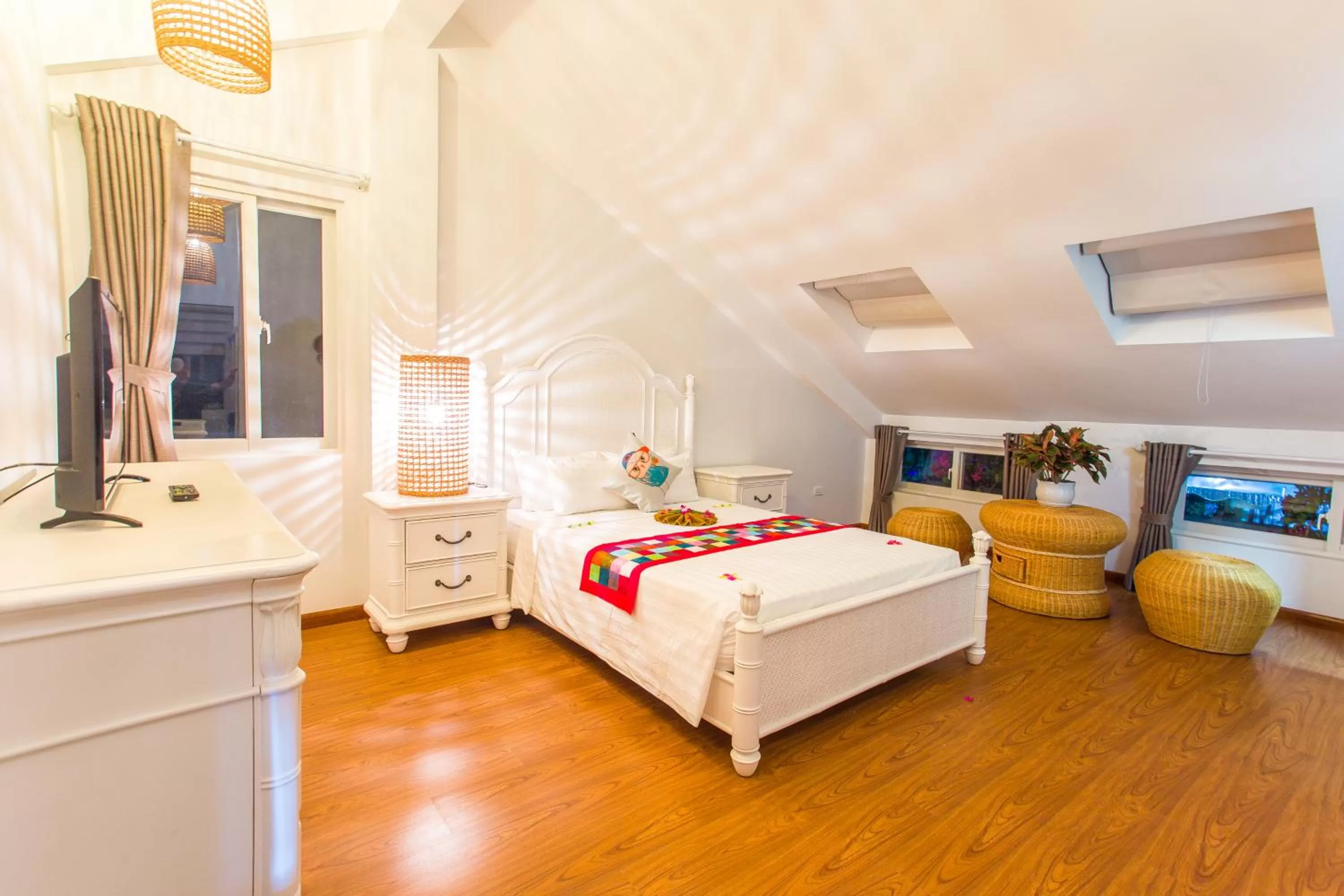 Bedroom, Bed in Peach House