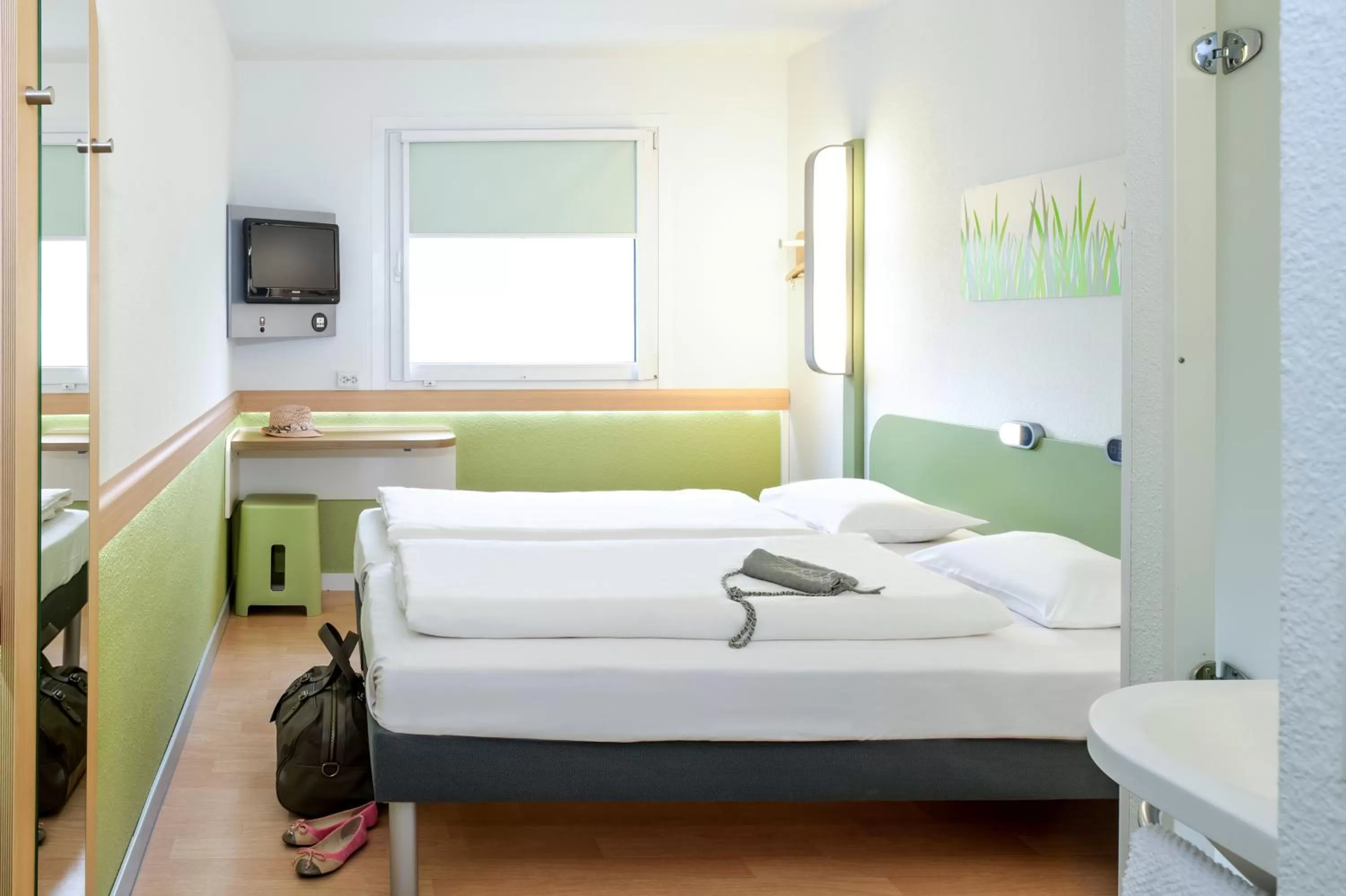 Photo of the whole room, Bed in Ibis budget Berlin Potsdamer Platz