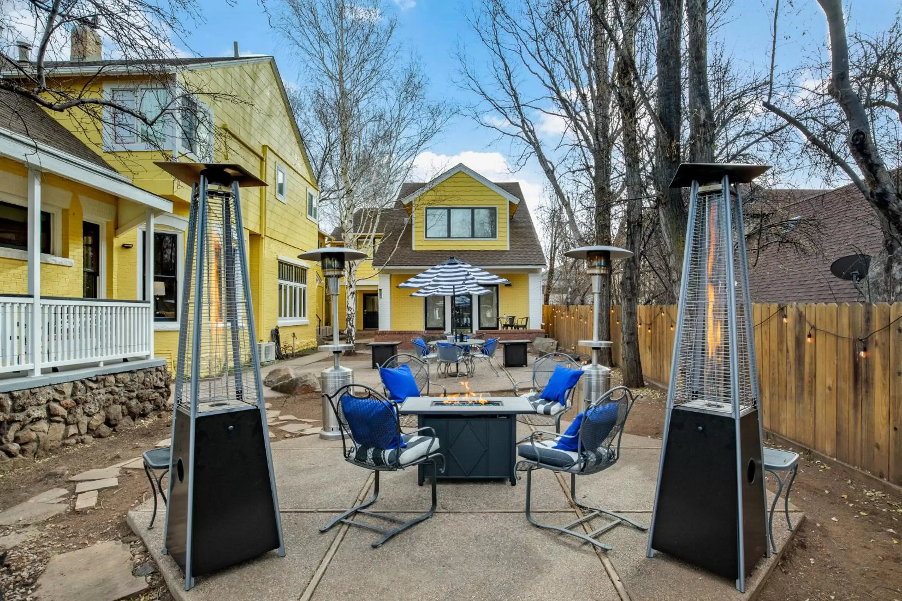 Inner courtyard view in Bespoke Inn Flagstaff