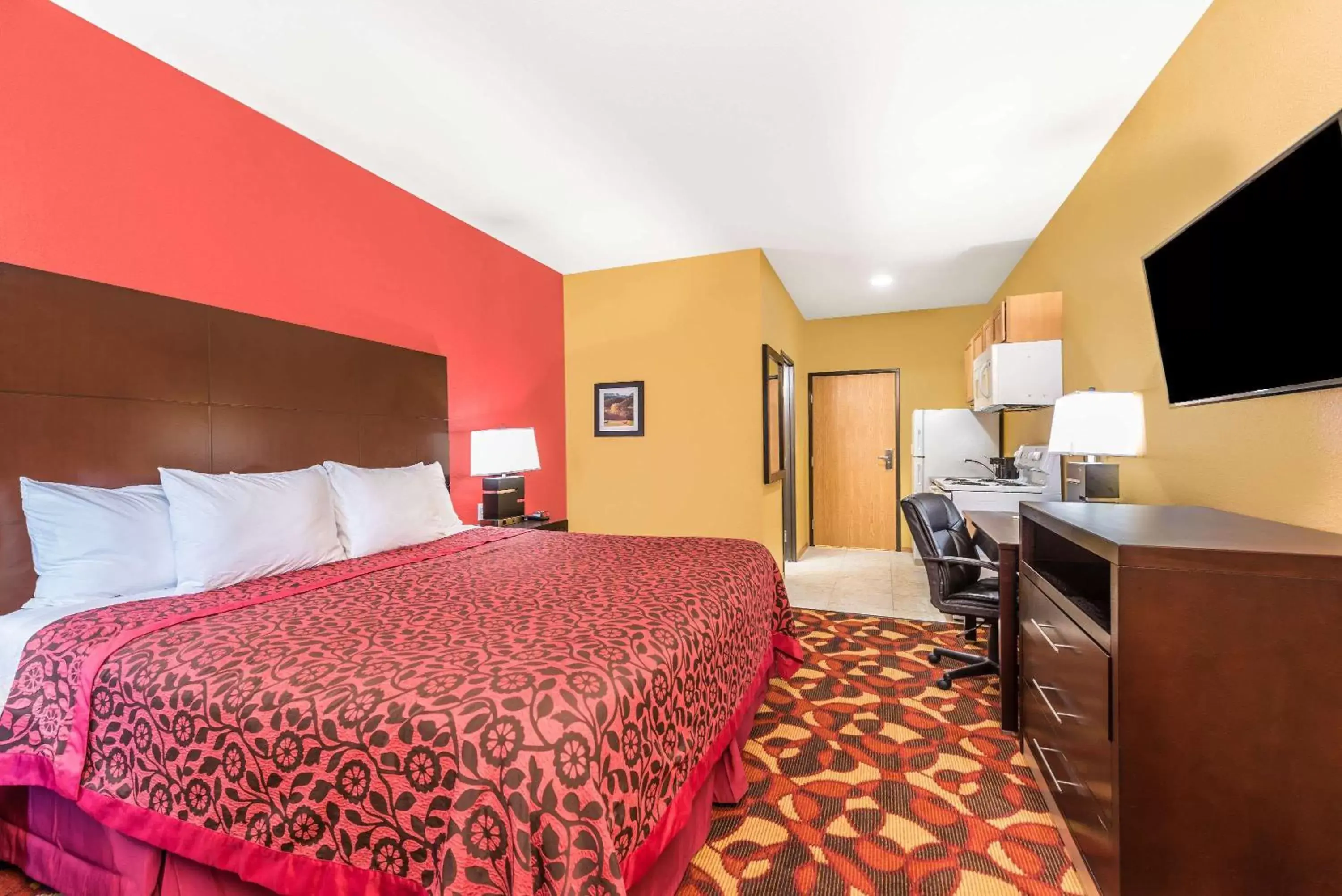 Photo of the whole room, Bed in Days Inn & Suites by Wyndham El Dorado