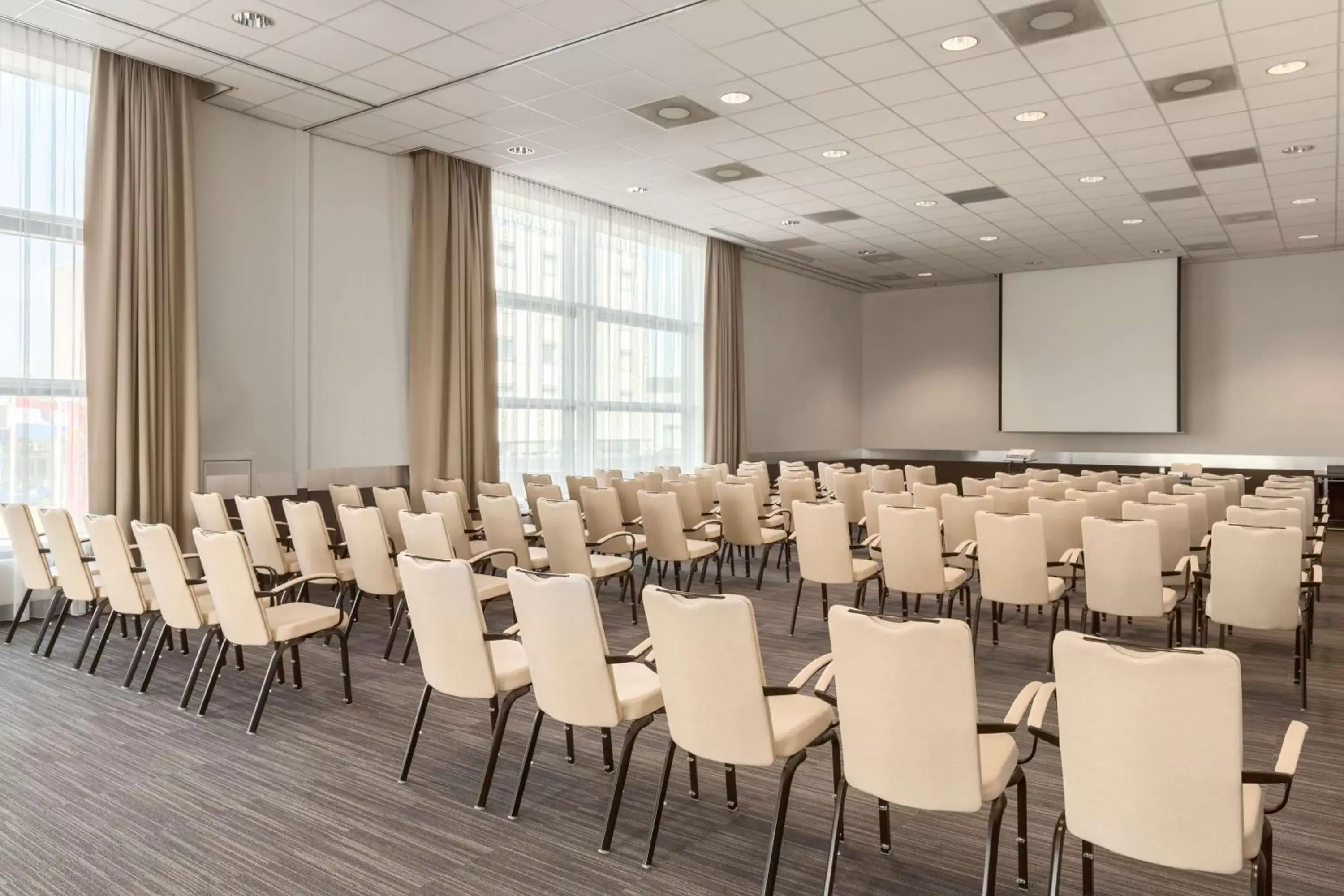 Meeting/conference room in NH Amsterdam Schiphol Airport