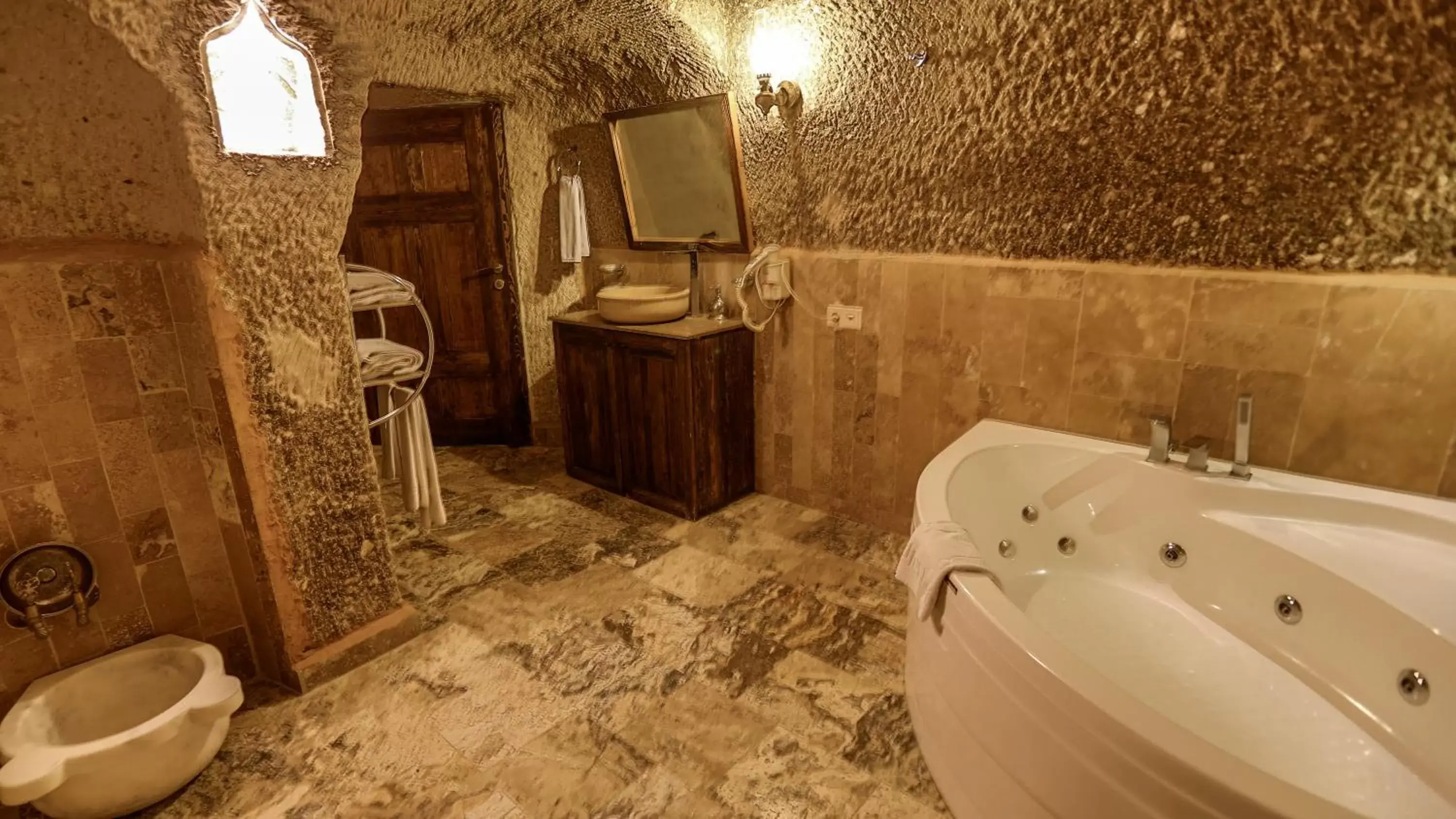 Toilet, Bathroom in Hidden Cave Hotel