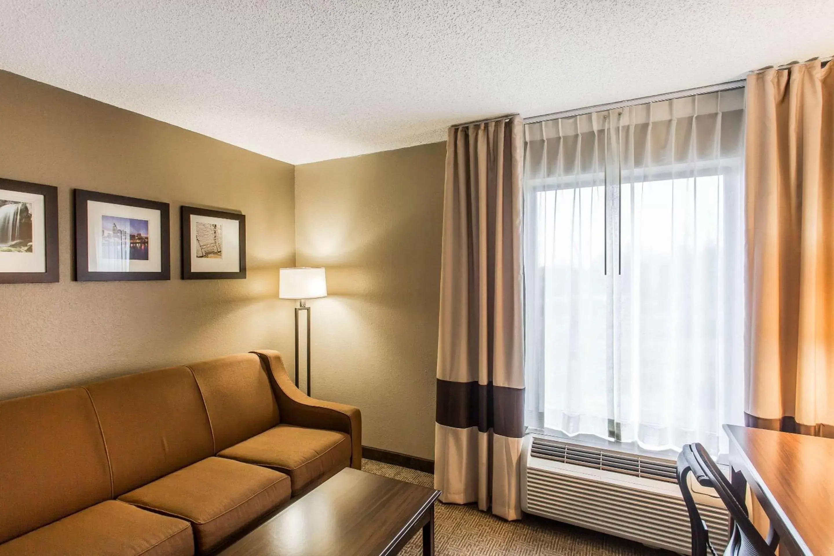 Photo of the whole room, Seating Area in Comfort Inn & Suites Cookeville