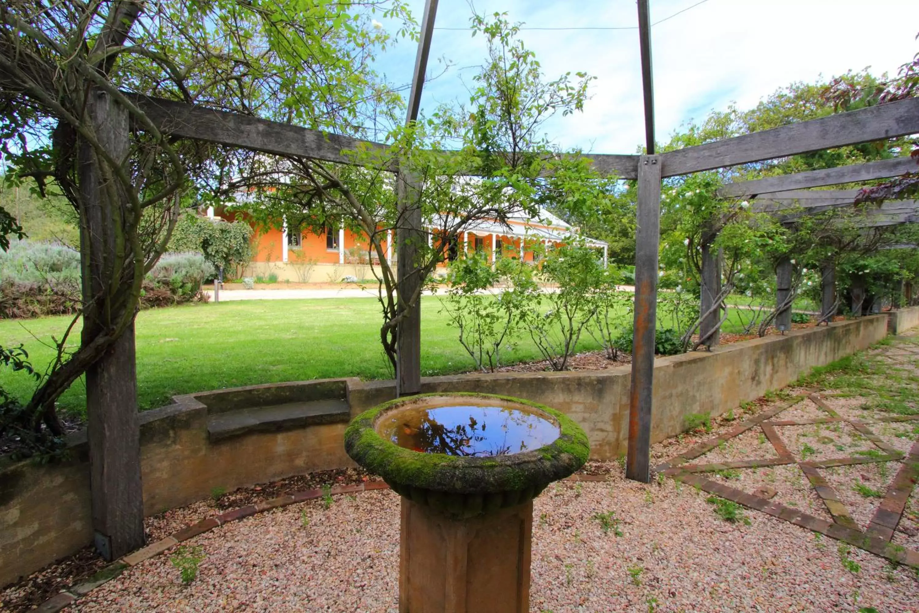 Decorative detail, Garden in Fitzroy Inn Historic Retreat Mittagong