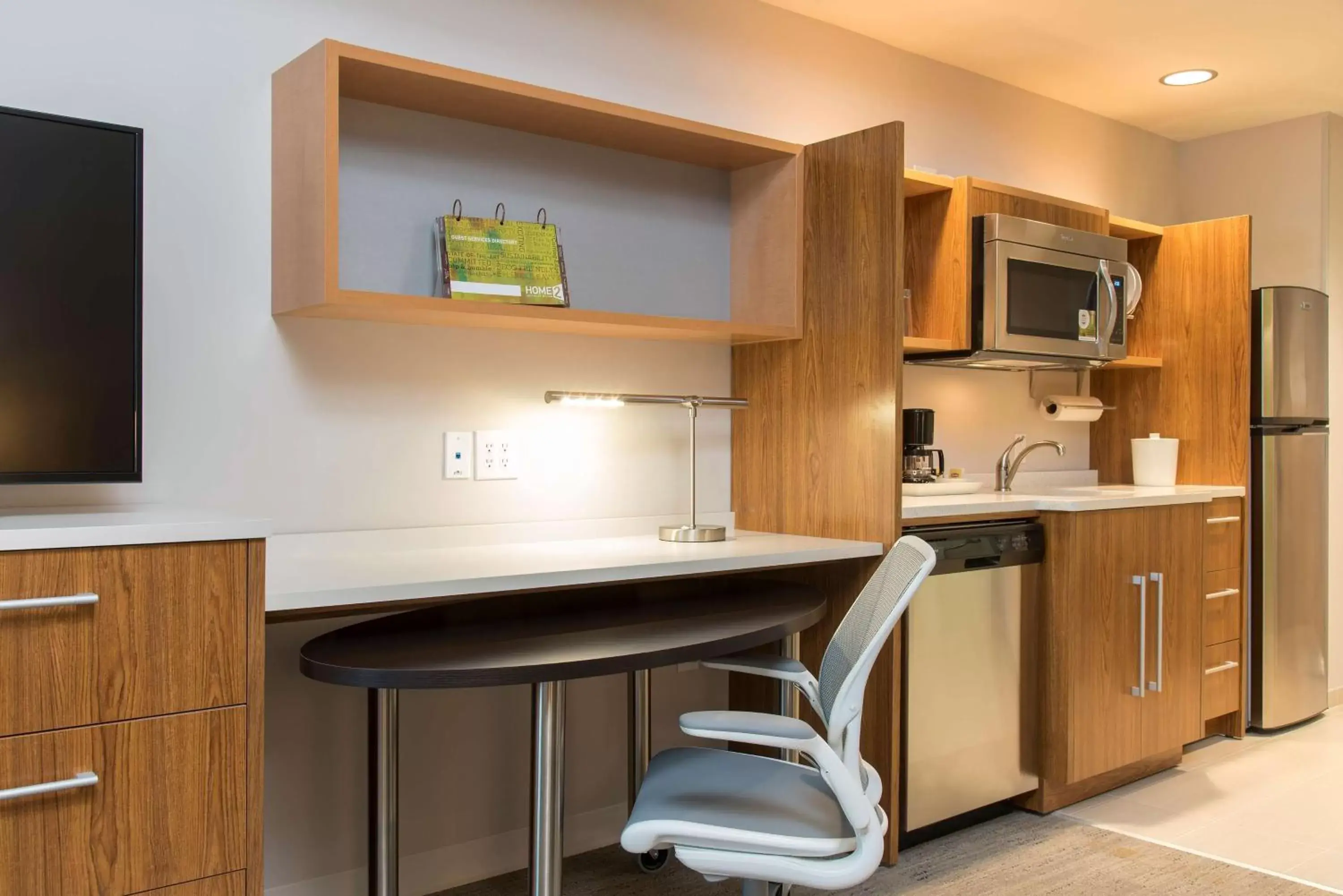 Bedroom, Kitchen/Kitchenette in Home2 Suites by Hilton Indianapolis Downtown