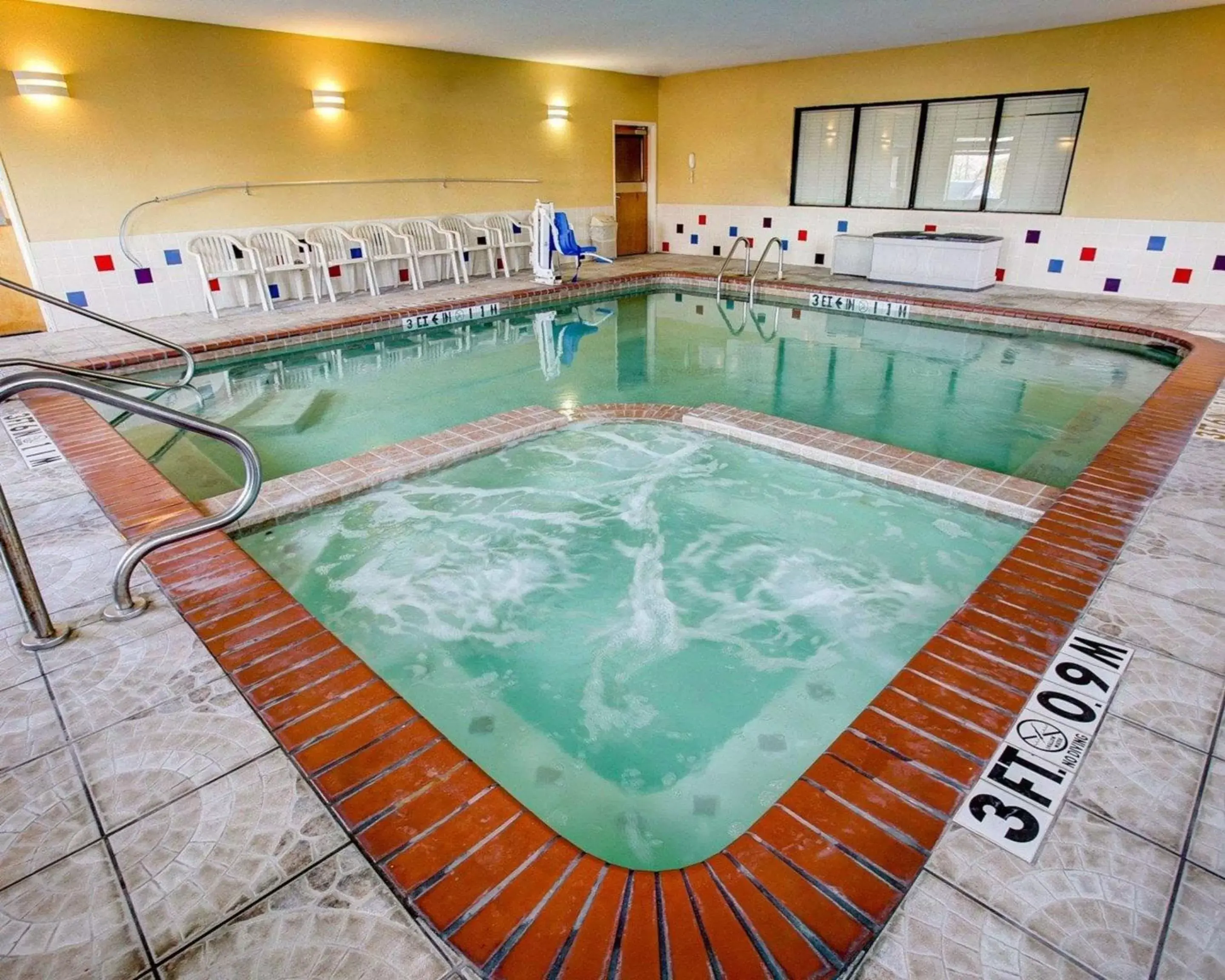 On site, Swimming Pool in Comfort Suites Brenham