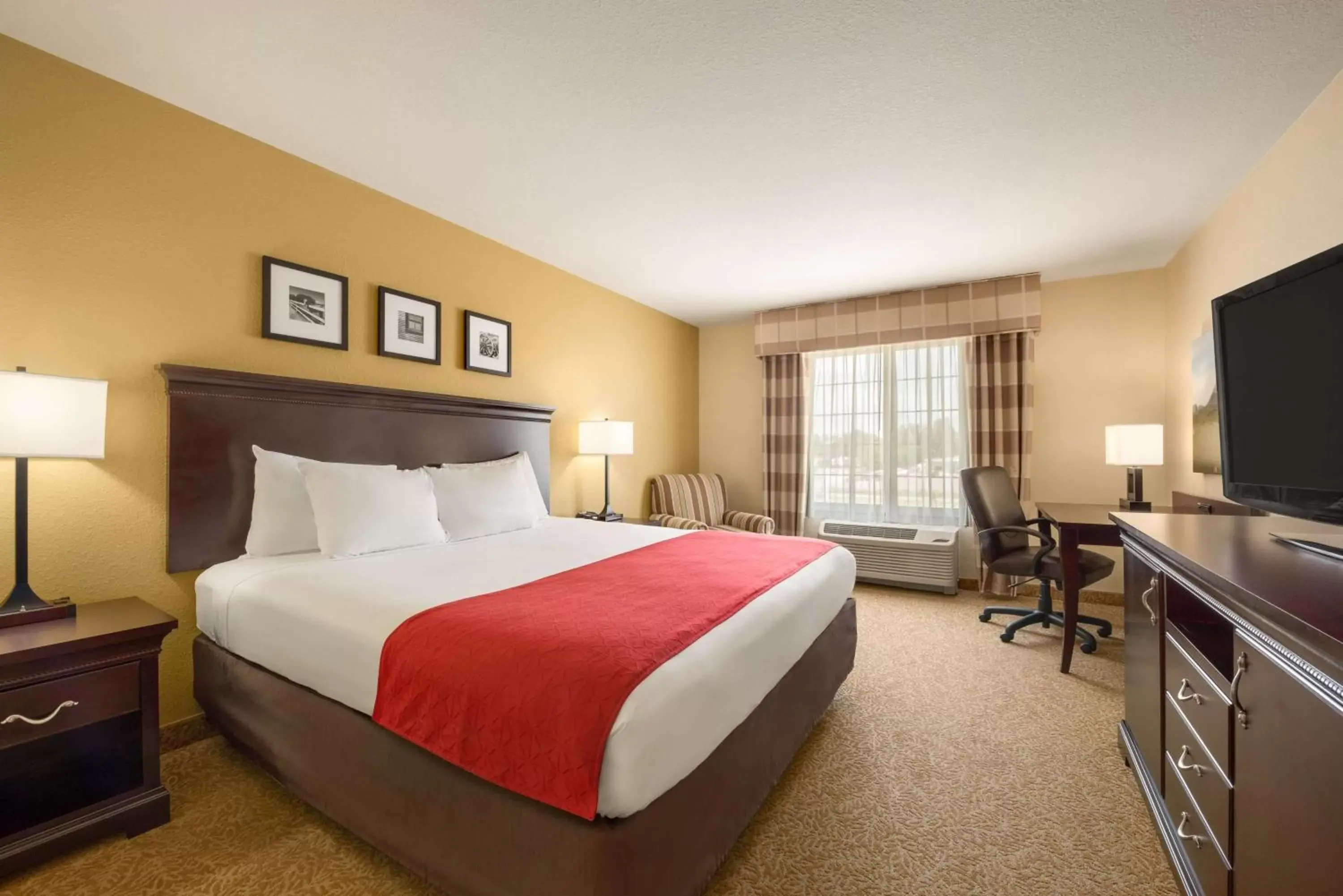 Photo of the whole room, Bed in Country Inn & Suites by Radisson, Minot, ND