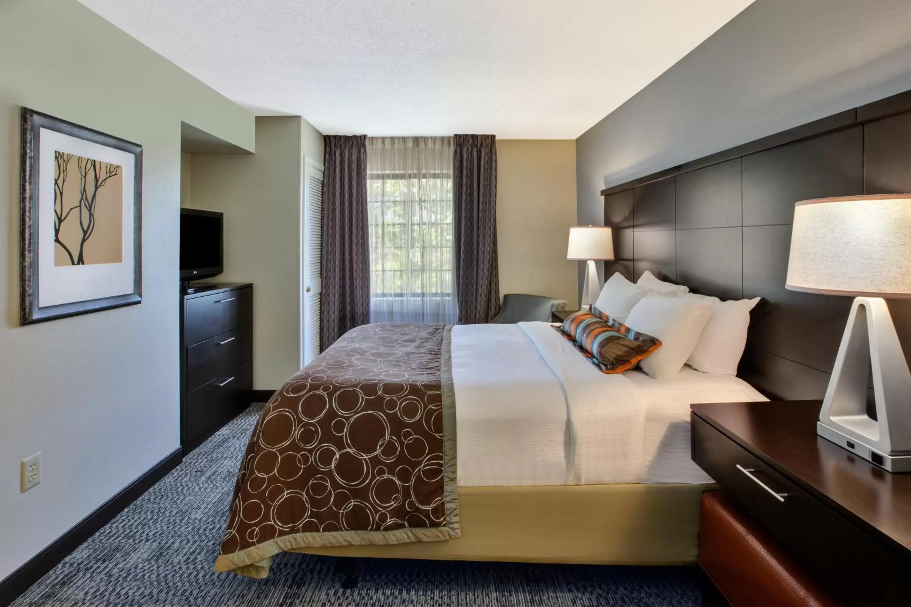 Photo of the whole room, Bed in Staybridge Suites Louisville - East, an IHG Hotel