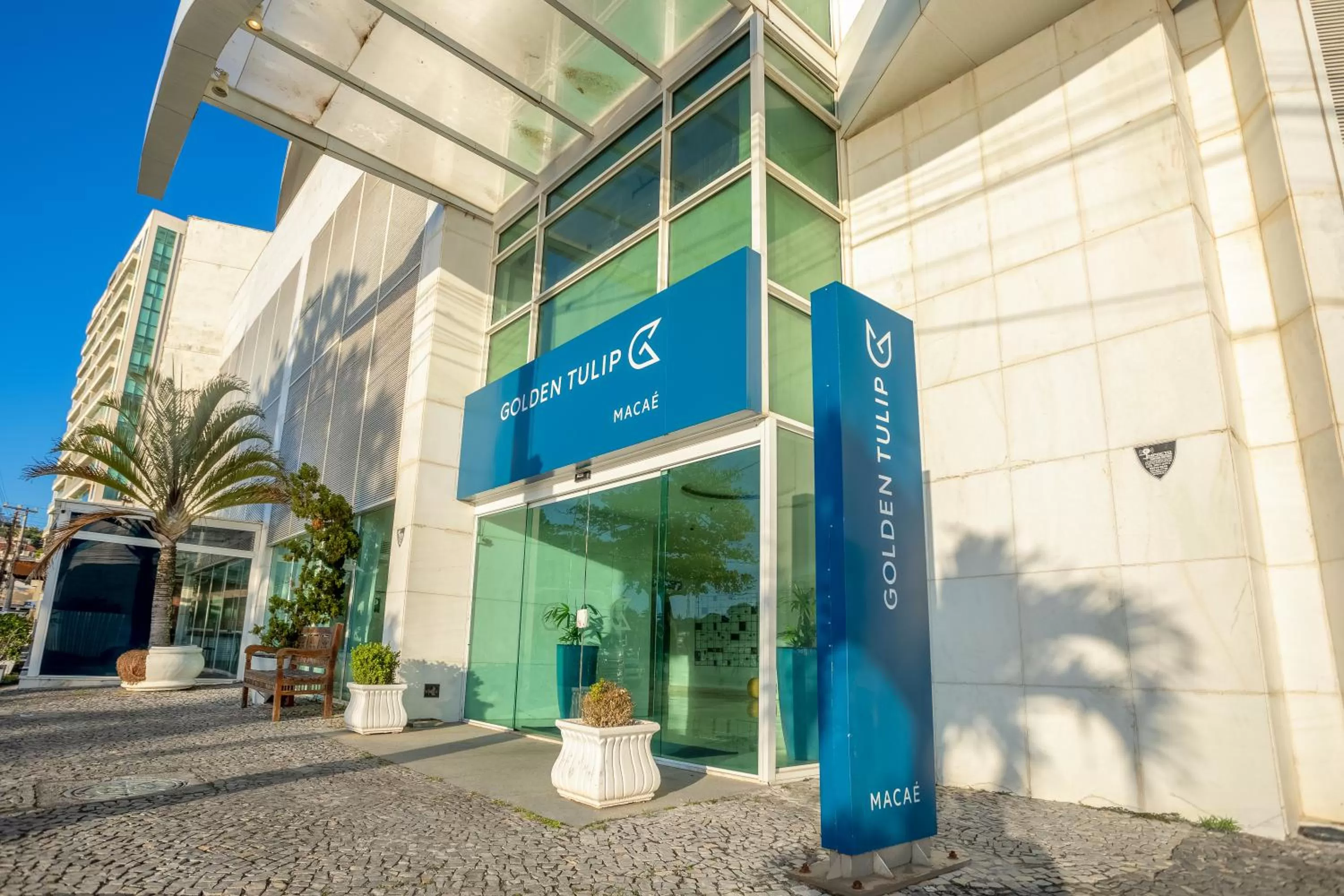 Facade/entrance in Golden Tulip Macaé