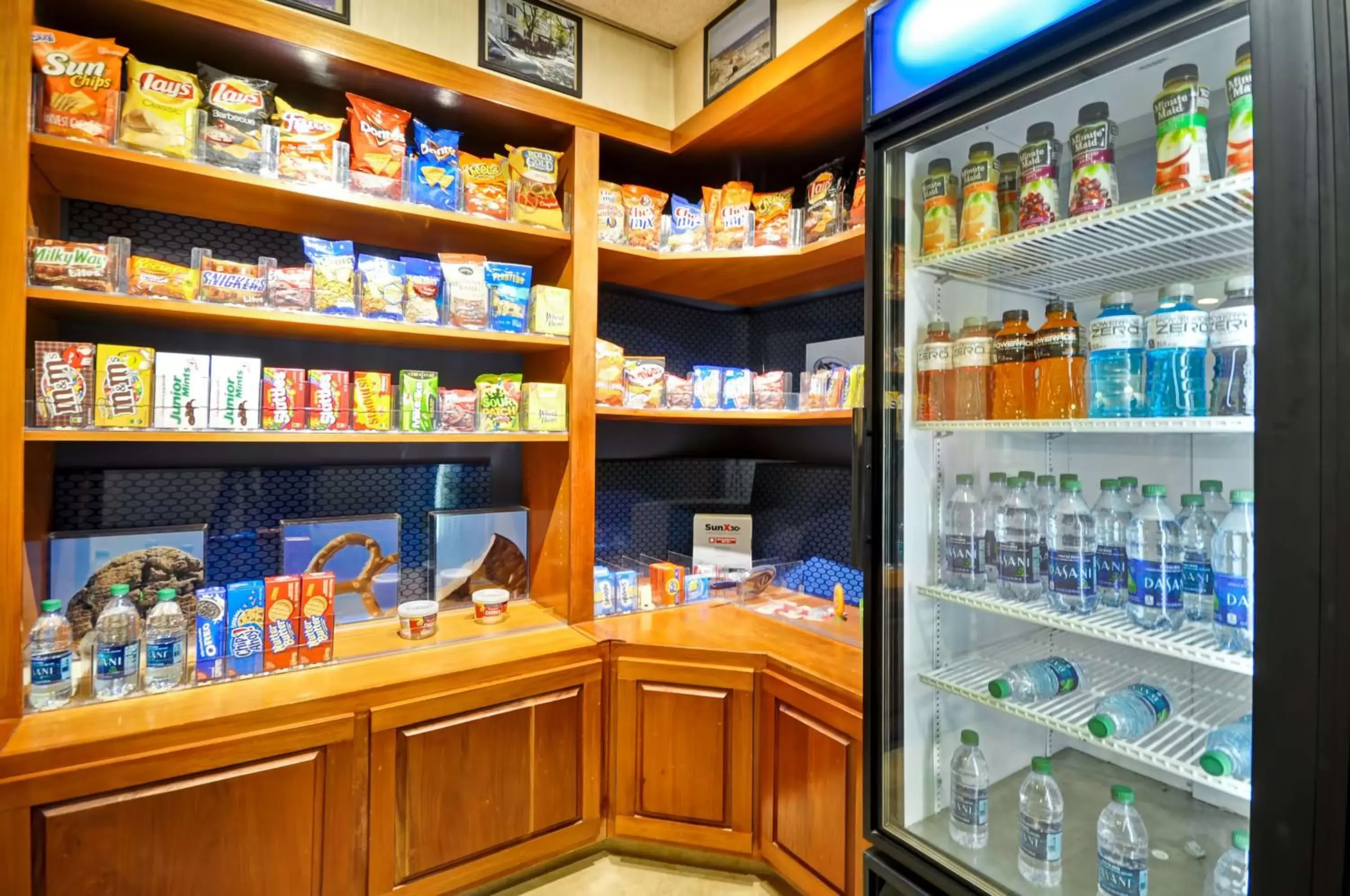 Restaurant/places to eat in Hampton Inn & Suites Charleston/Mt. Pleasant-Isle Of Palms Restaurant/places to eat in Hampton Inn & Suites Charleston/Mt. Pleasant-Isle Of Palms