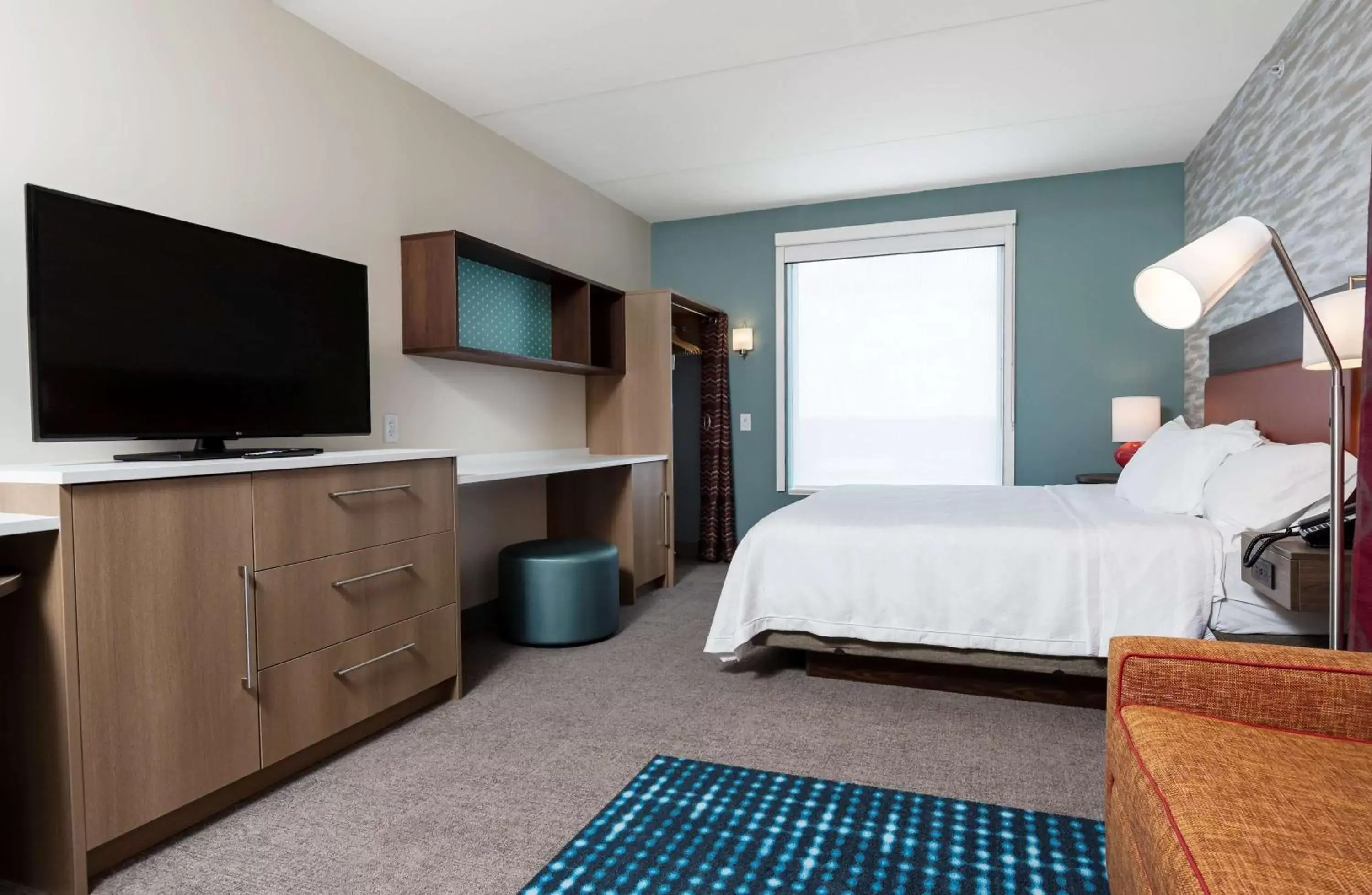 Bedroom, TV/Entertainment Center in Home2 Suites By Hilton Roswell, Ga