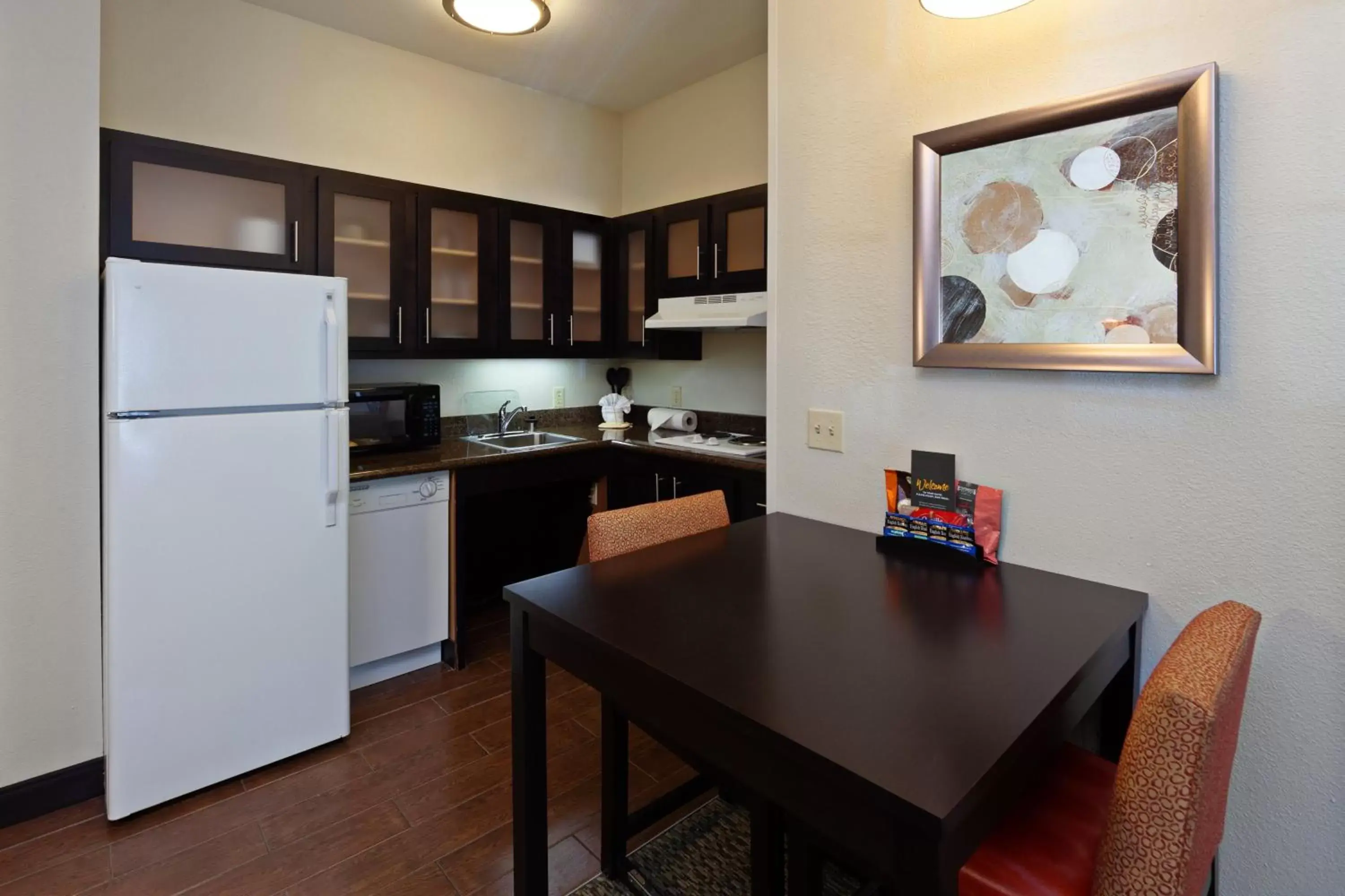 Photo of the whole room, Kitchen/Kitchenette in Staybridge Suites Fairfield Napa Valley Area, an IHG Hotel