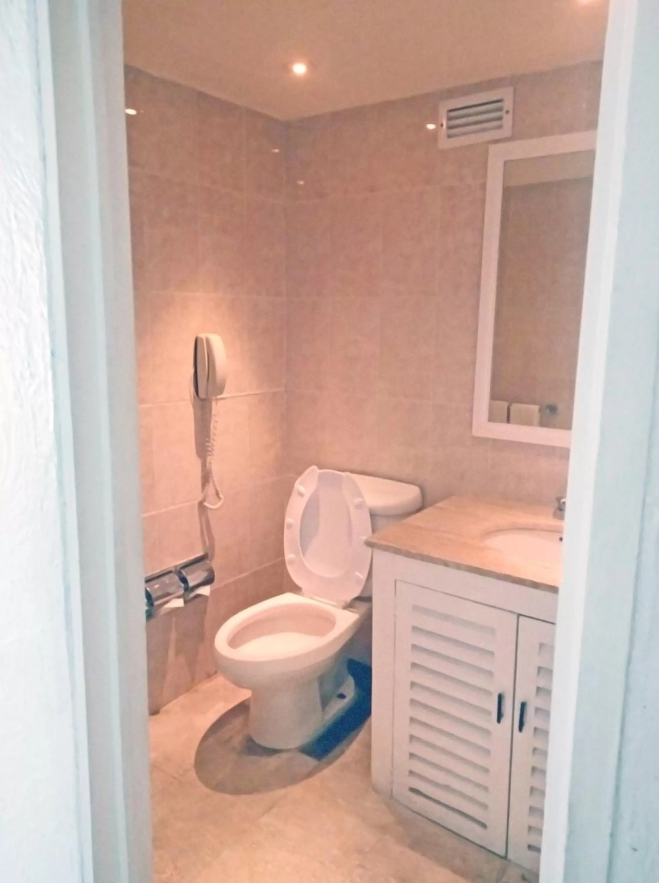 Bathroom in Calinda Beach Acapulco