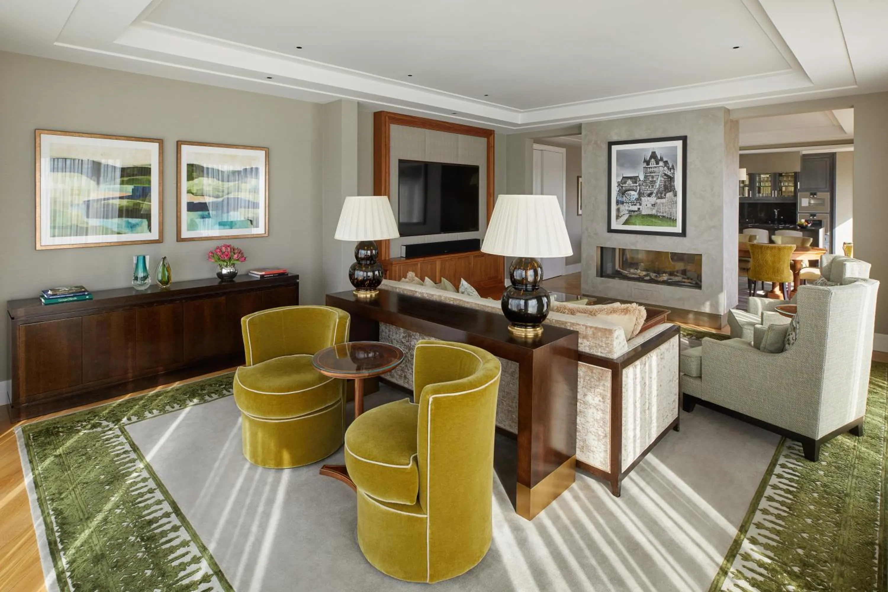Living room in Four Seasons Hotel London at Tower Bridge