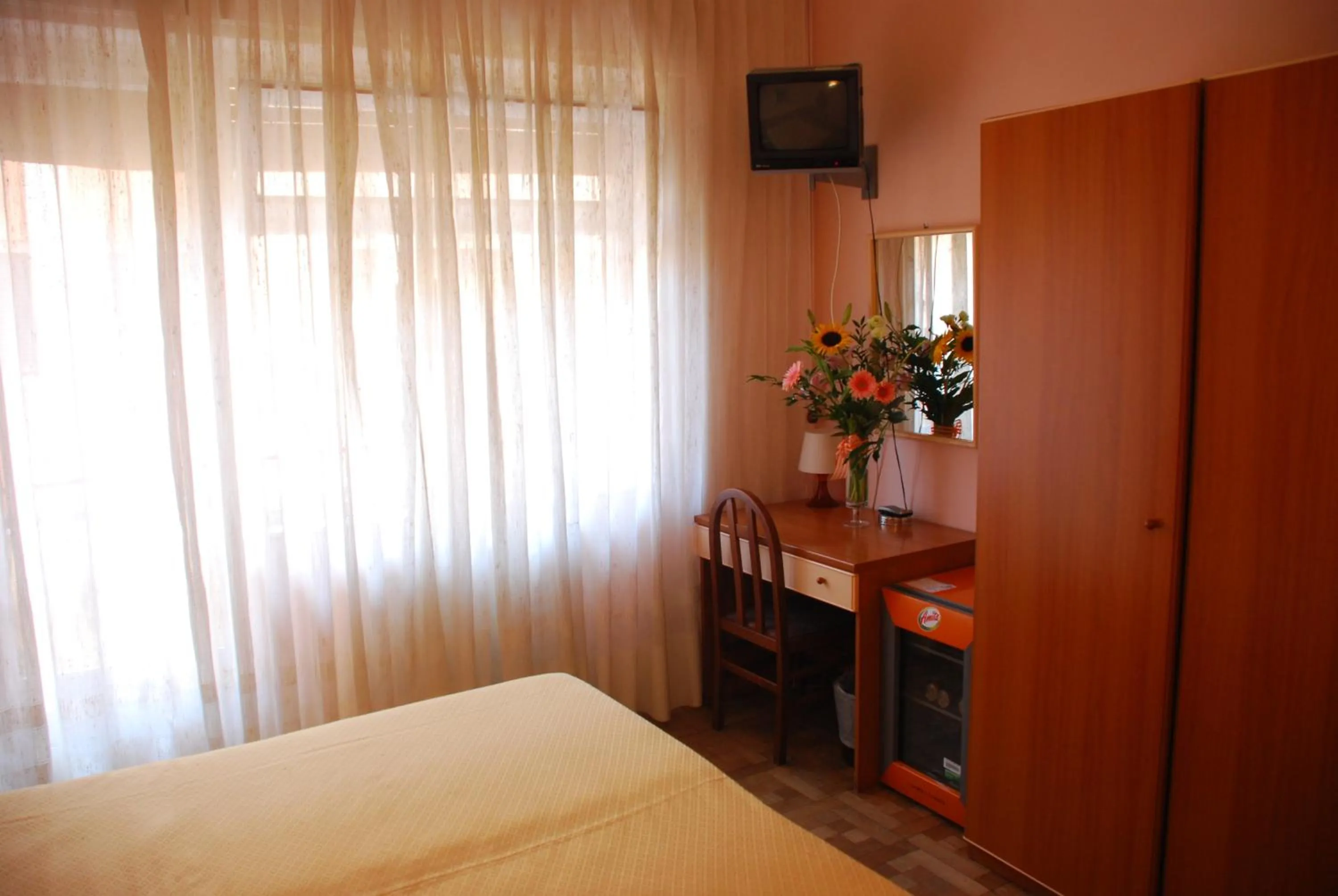 Bedroom, Bed in Hotel Colibrì