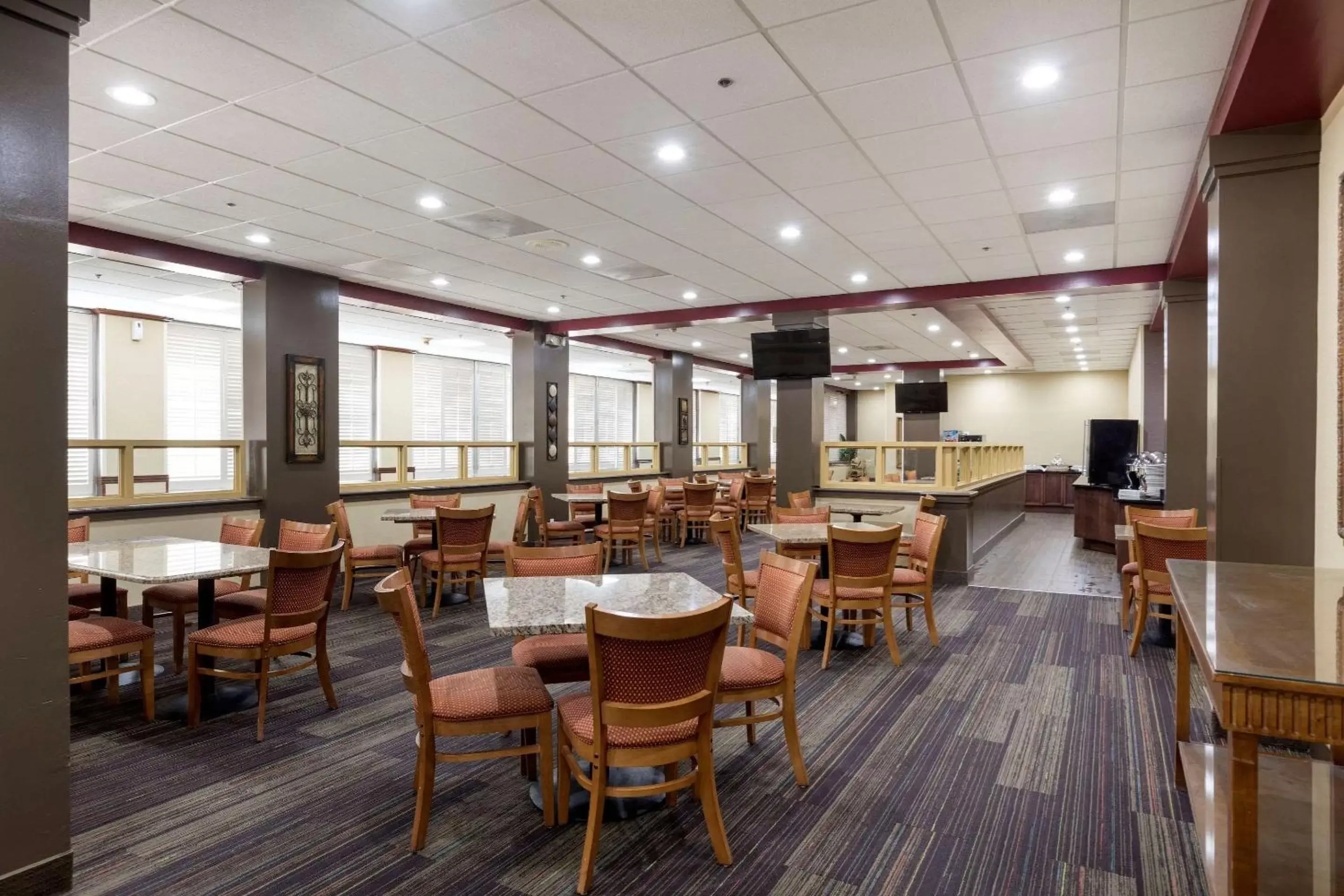 Restaurant/Places to Eat in Clarion Hotel Detroit Metro Airport