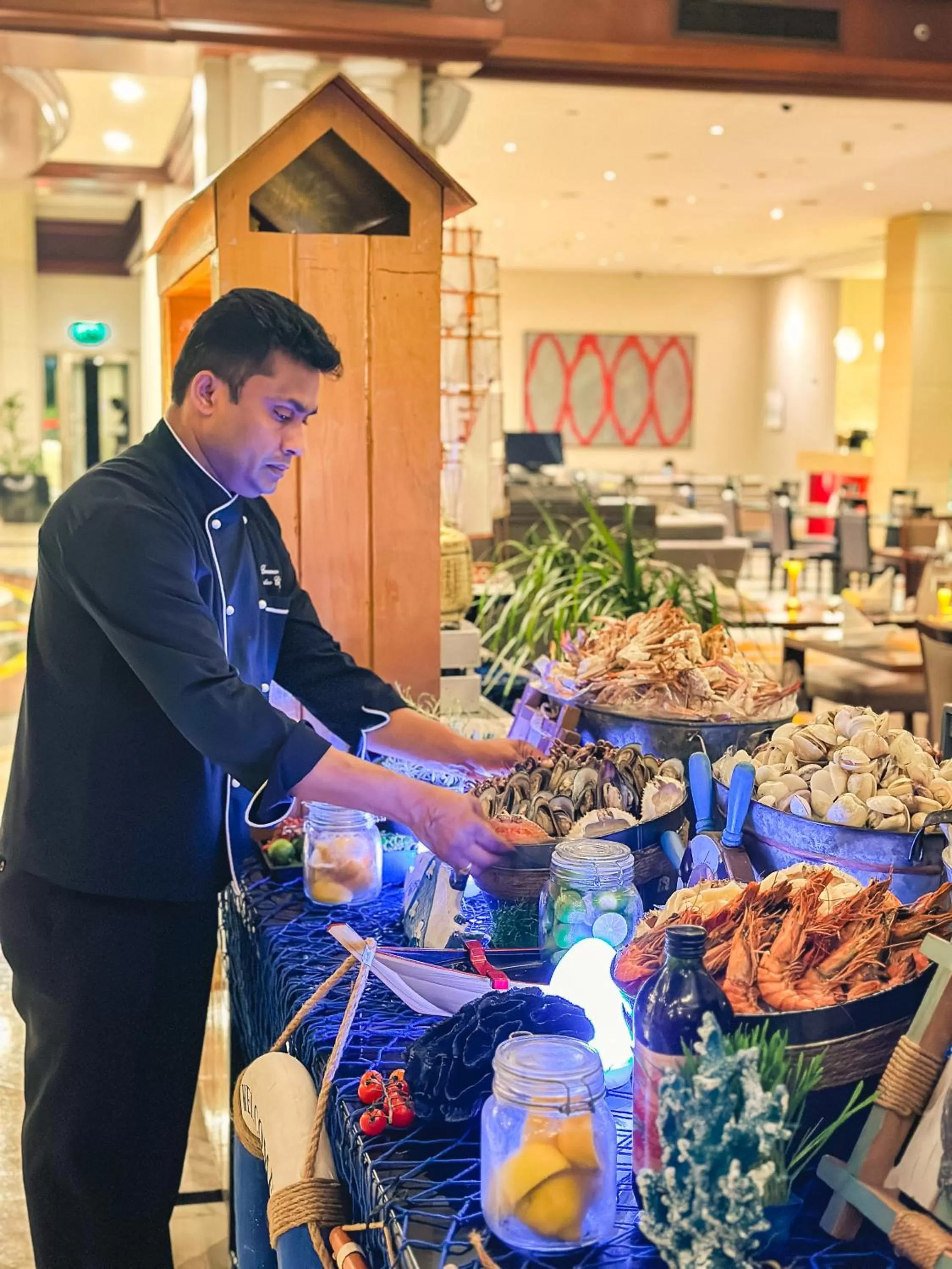 Restaurant/places to eat in Mövenpick Hotel & Apartments Bur Dubai