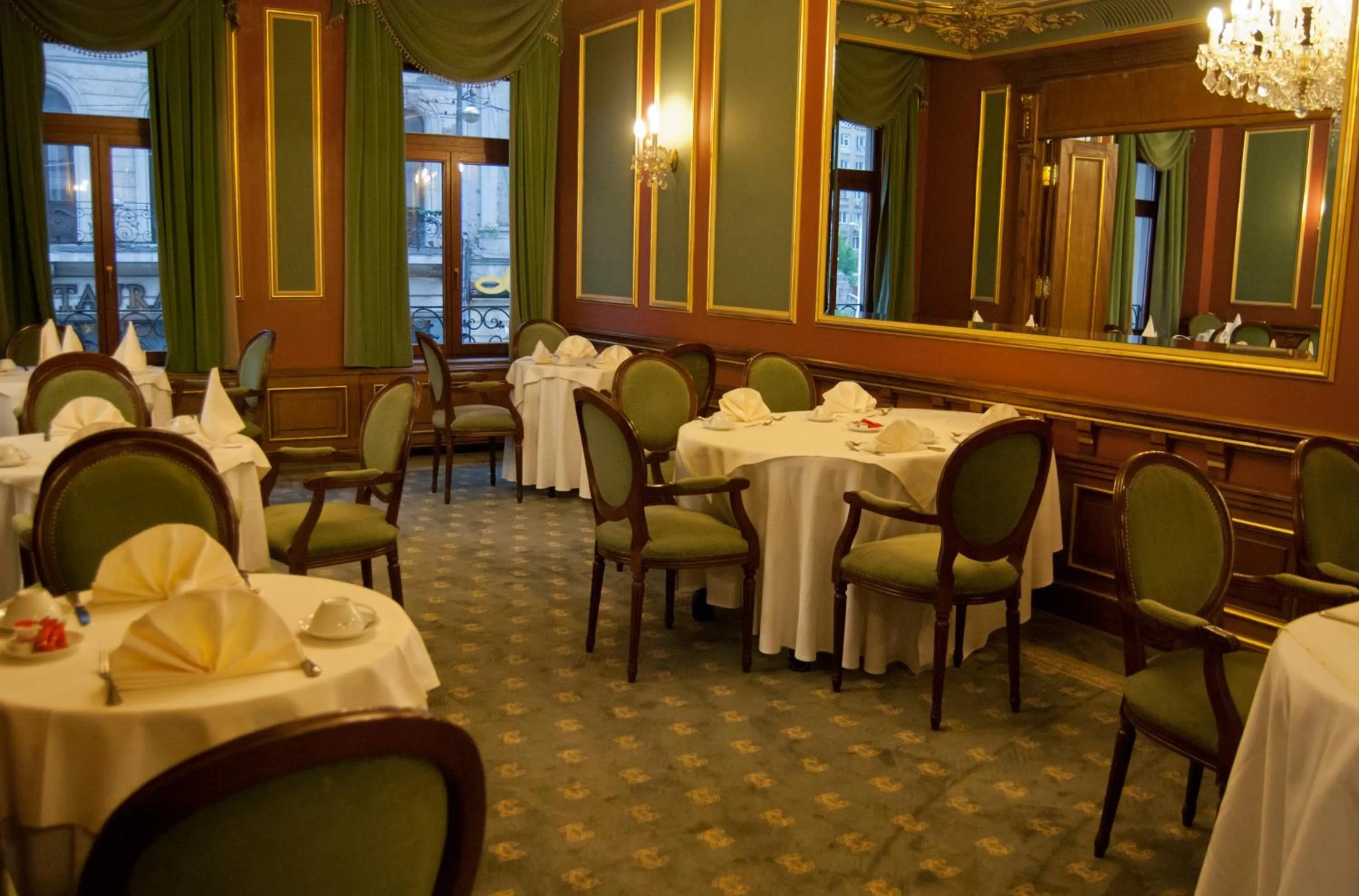 Restaurant/places to eat in Hotel Casa Capsa