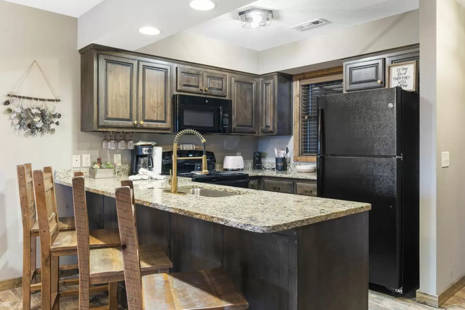 Kitchen or kitchenette, Kitchen/Kitchenette in Table Rock Resorts at Indian Point