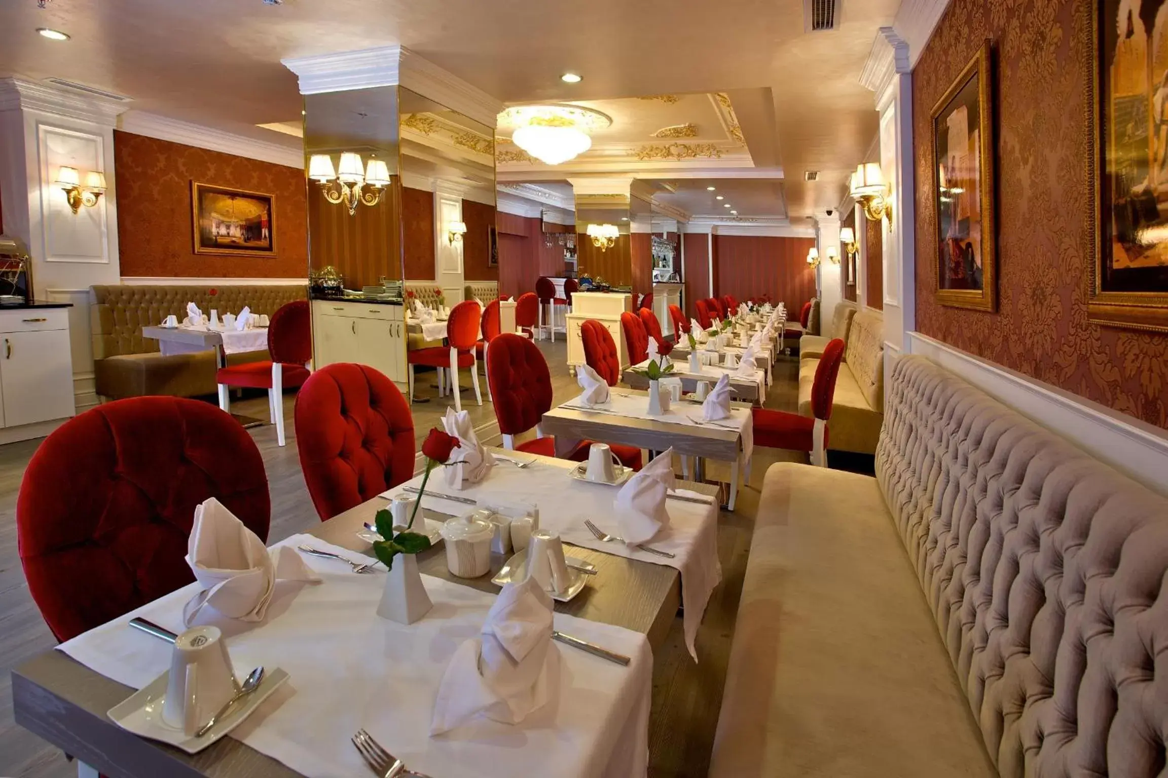Restaurant/Places to Eat in Hotel Perula
