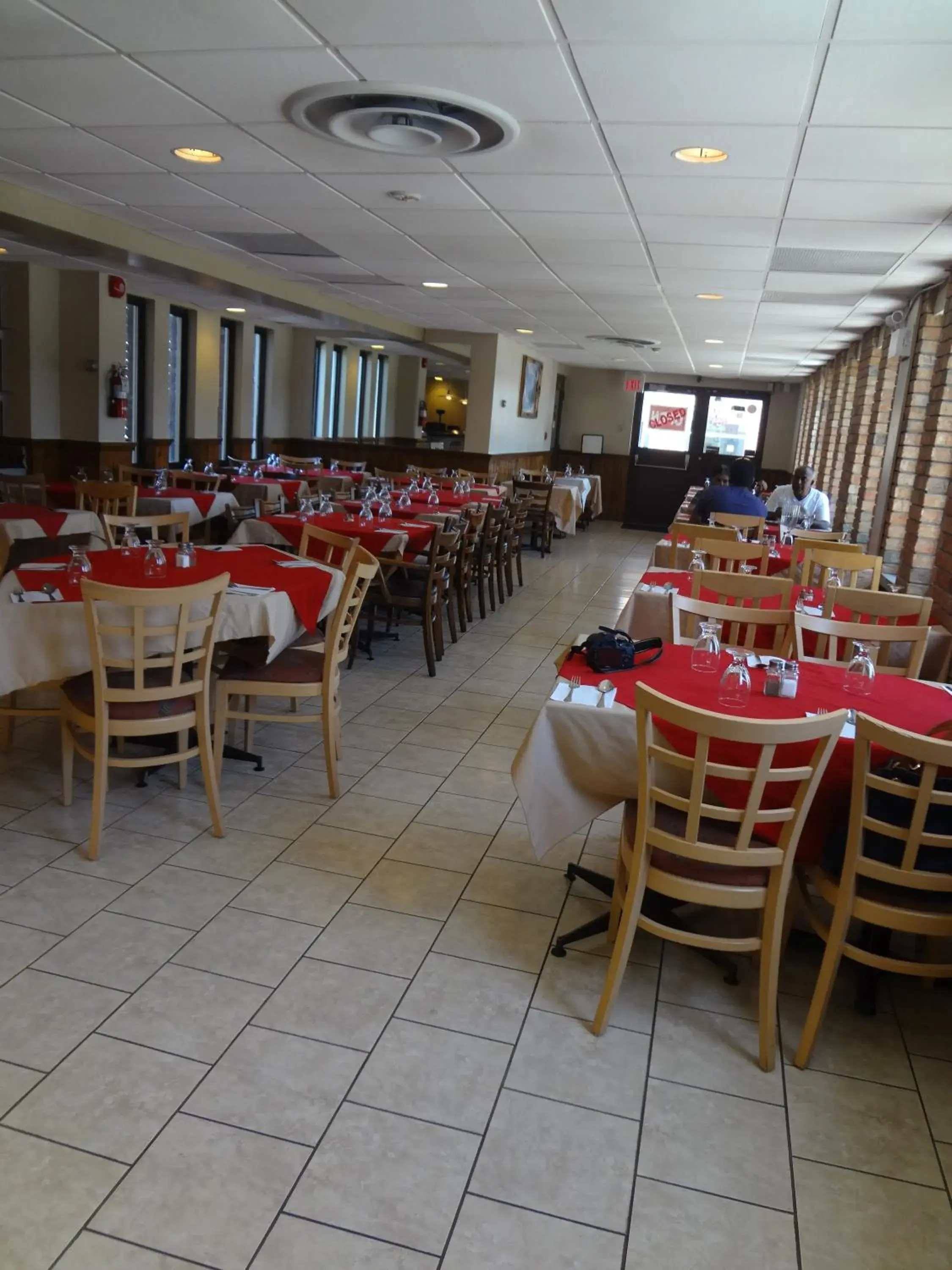 Restaurant/Places to Eat in Empress Inn and Suites by the Falls