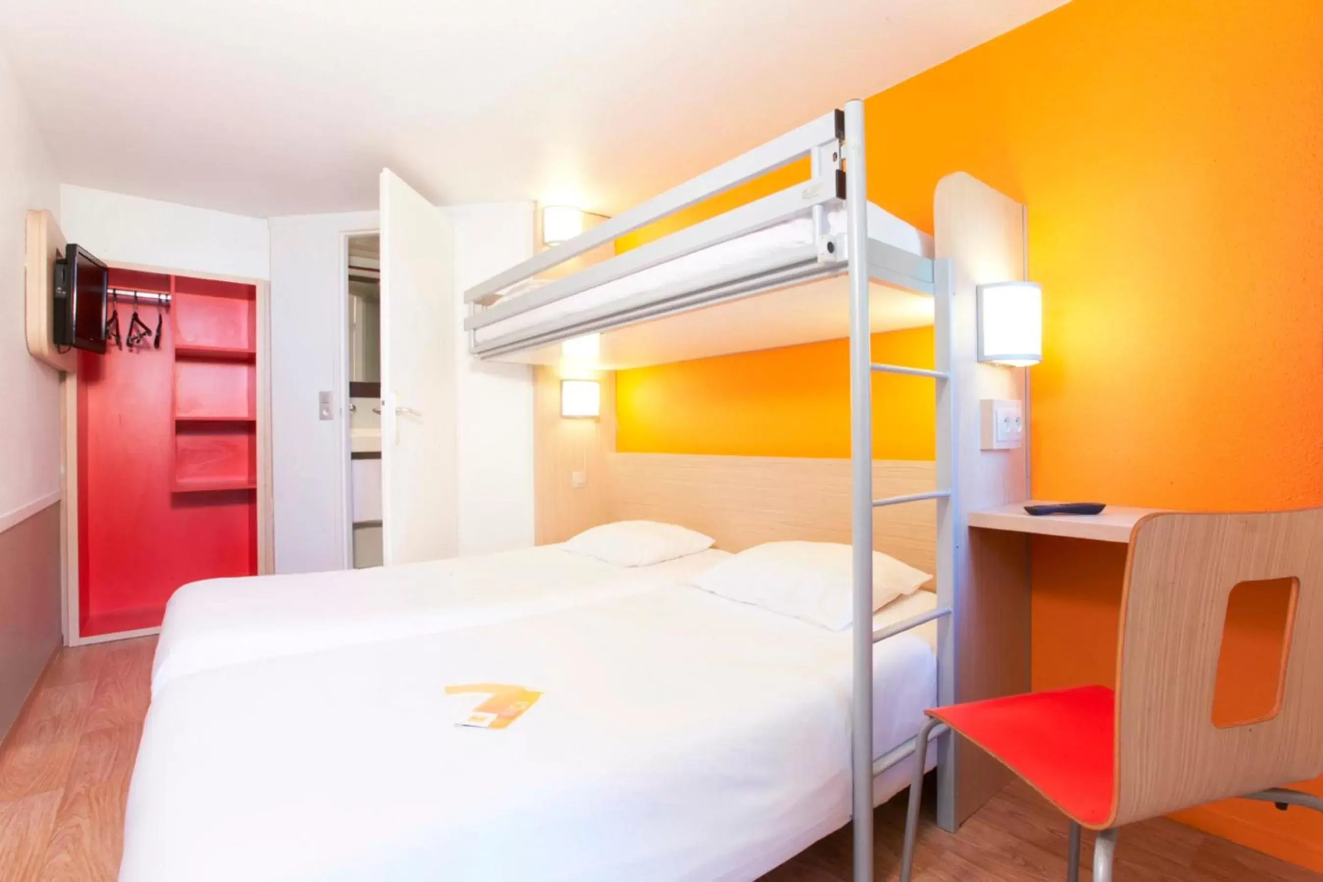 Bed, Bunk Bed in Premiere Classe Caen Est - Mondeville