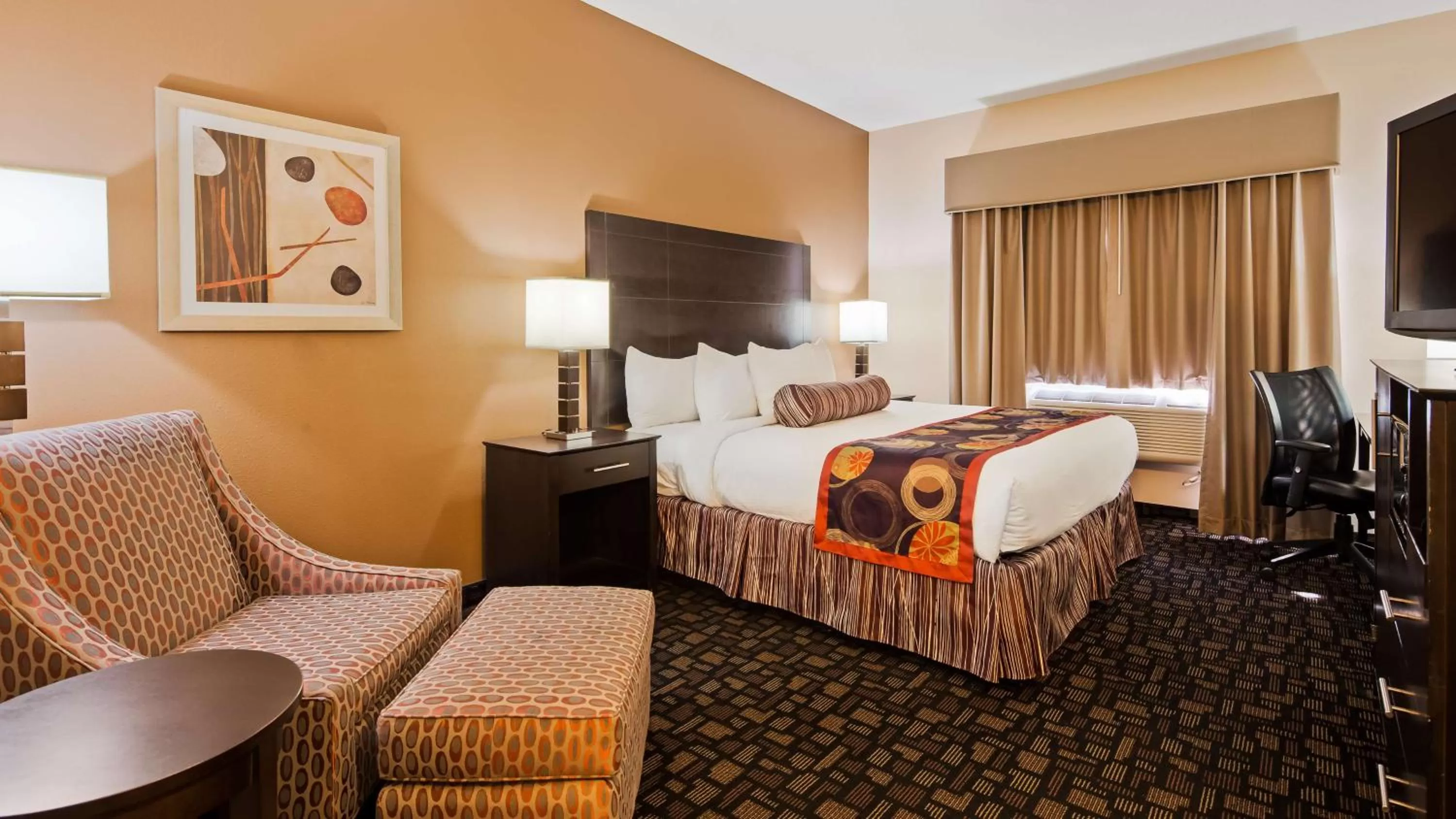 Photo of the whole room, Bed in Best Western Plover-Stevens Point Hotel & Conference Center