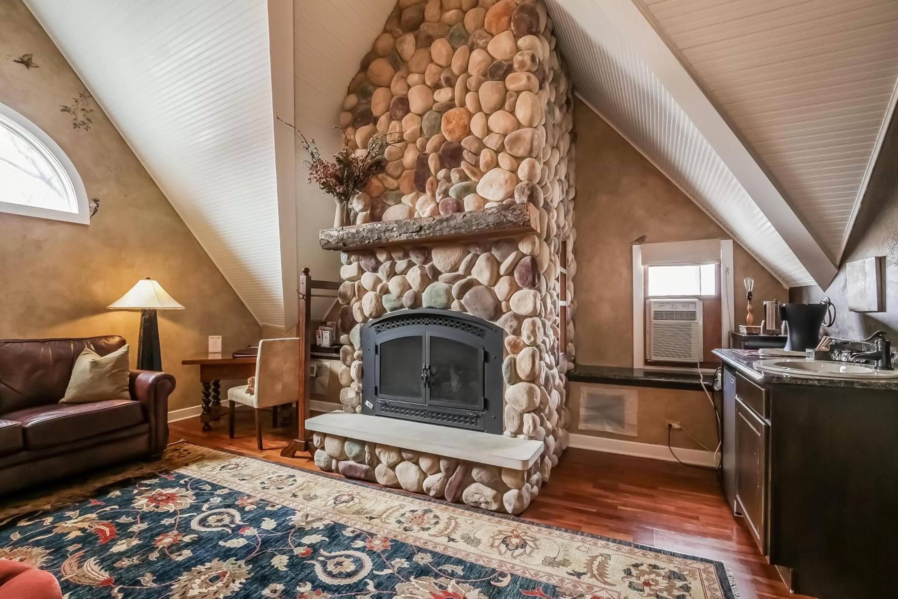 TV/Entertainment Center in Harvey House Bed & Breakfast