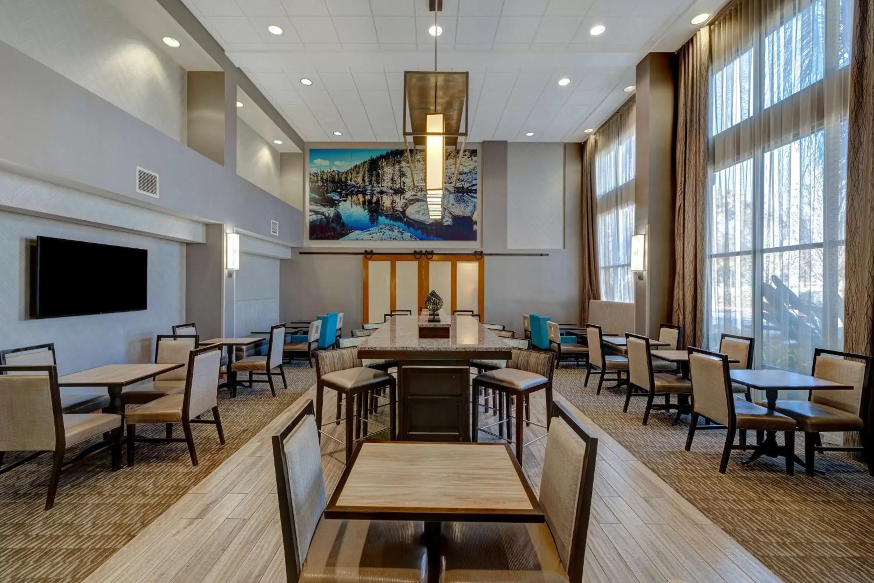 Lobby or reception, Restaurant/Places to Eat in Hampton Inn & Suites Tulare