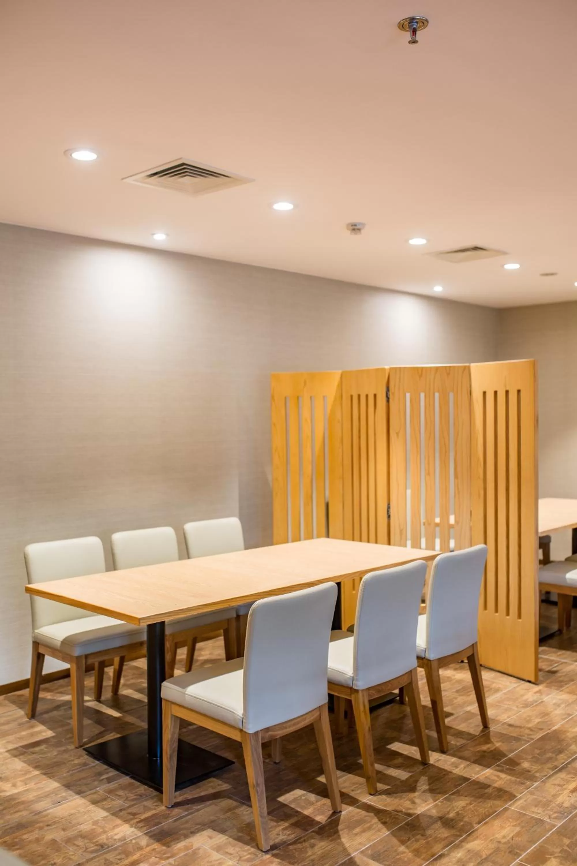 Restaurant/places to eat in Roygent Parks Hanoi