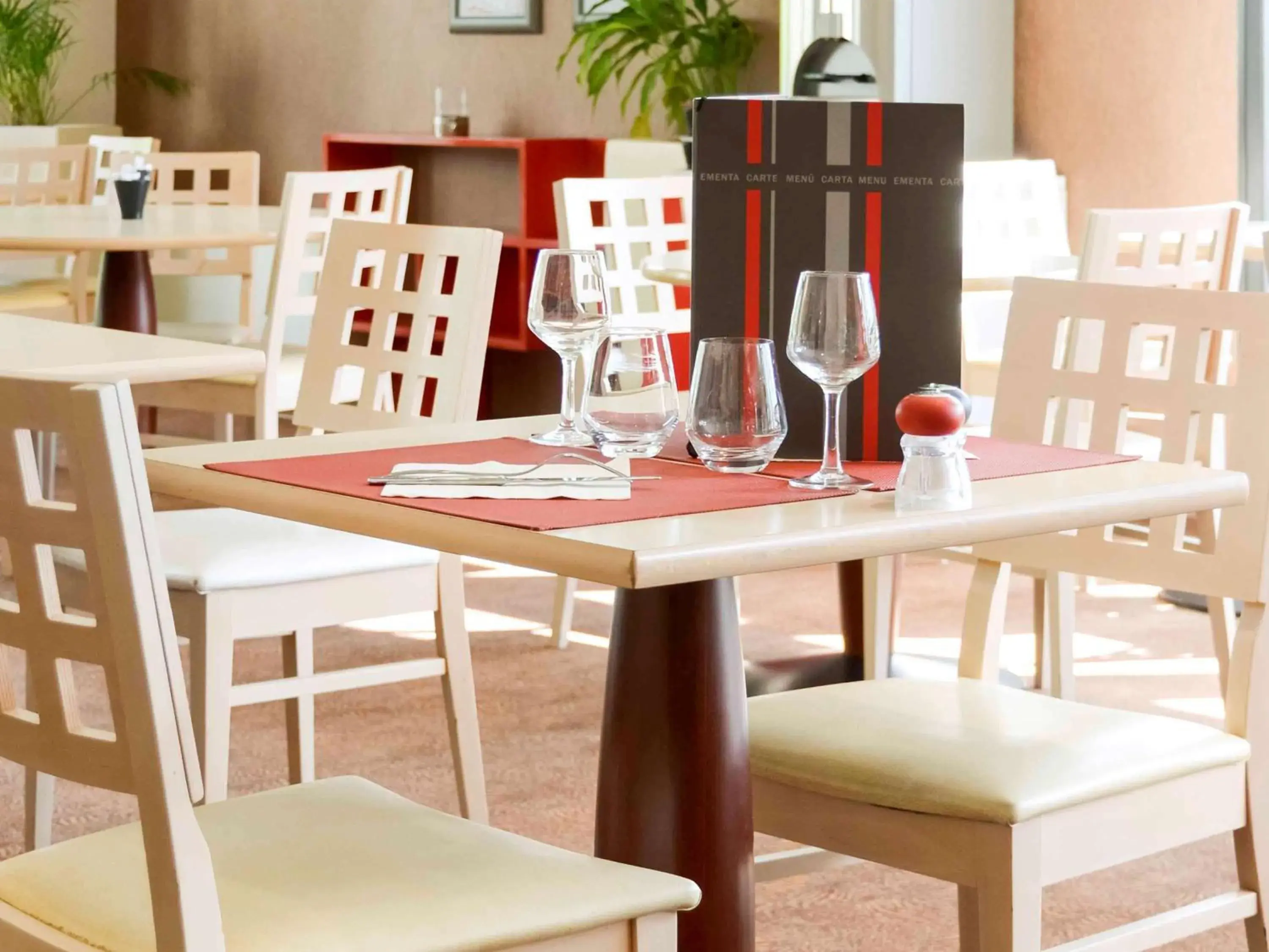 Restaurant/Places to Eat in Hôtel Ibis Nevers