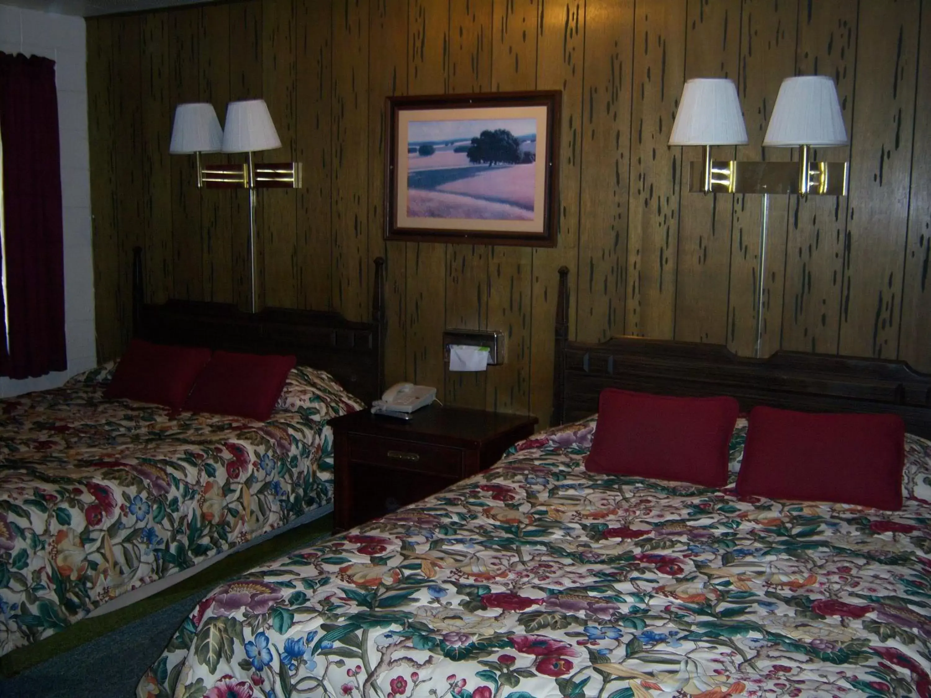 Bedroom, Bed in Shasta Dam Motel