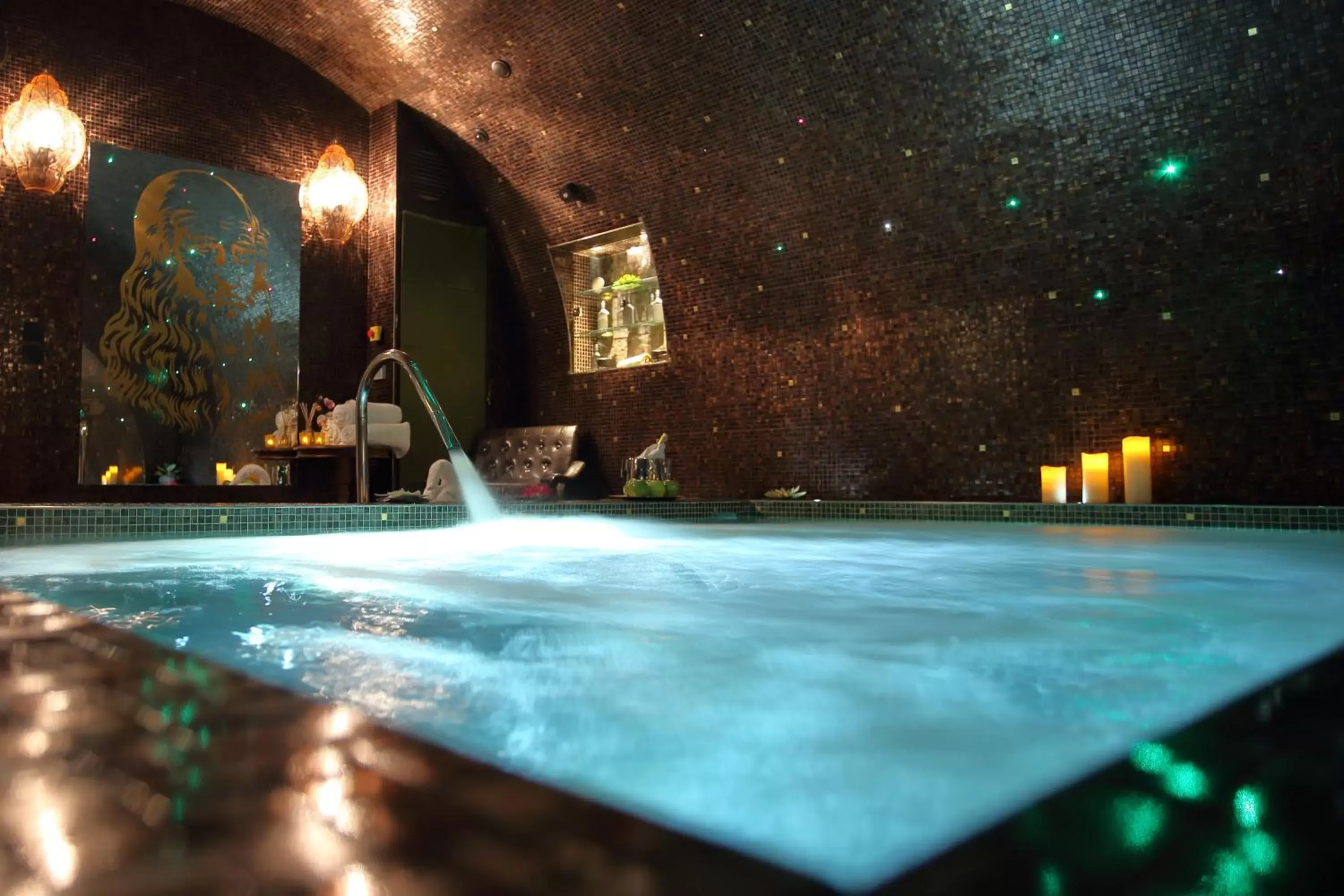 Massage, Swimming Pool in Hotel Da Vinci