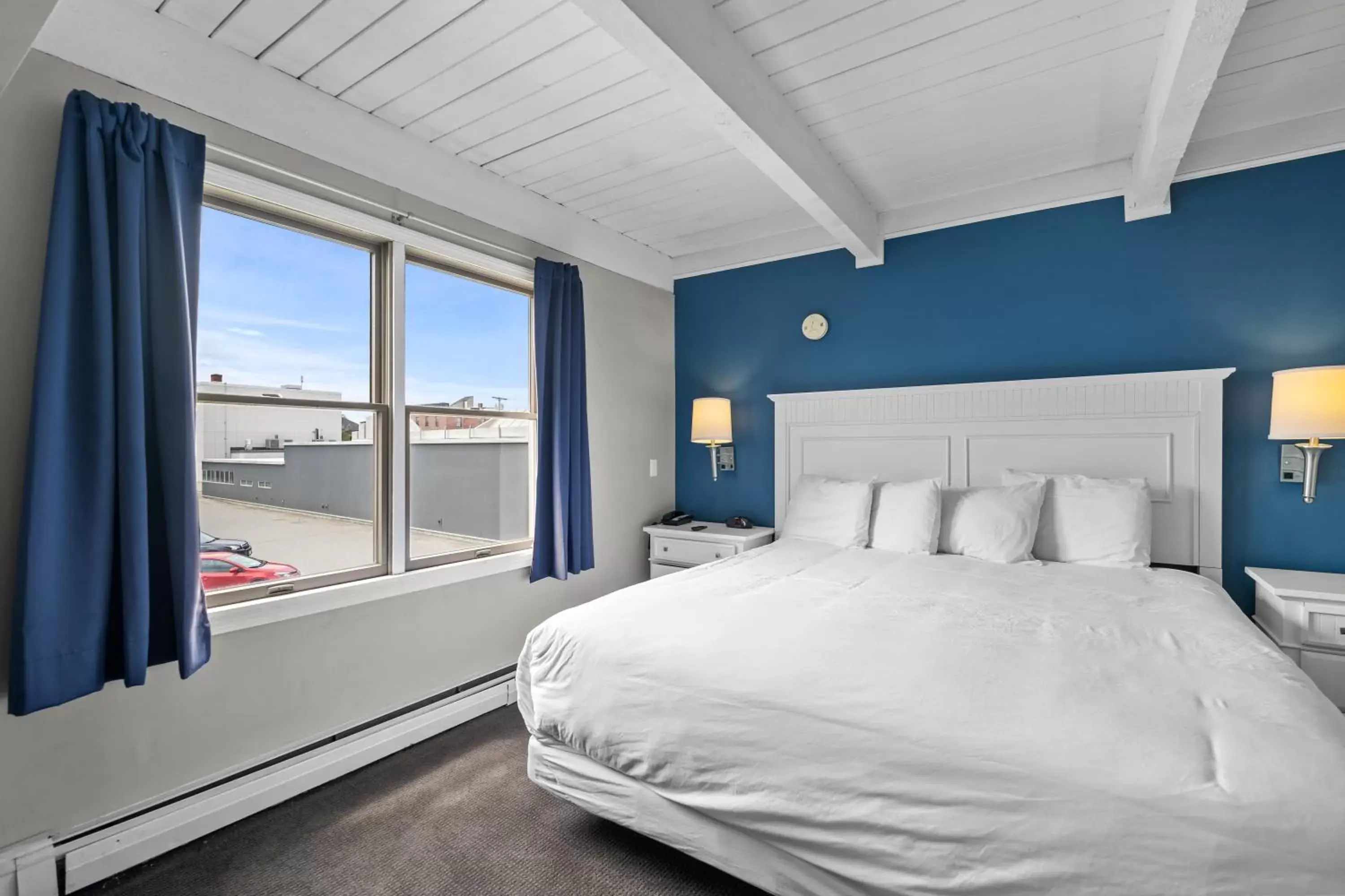 Queen Room in Trade Winds Inn Queen Room in Trade Winds Inn