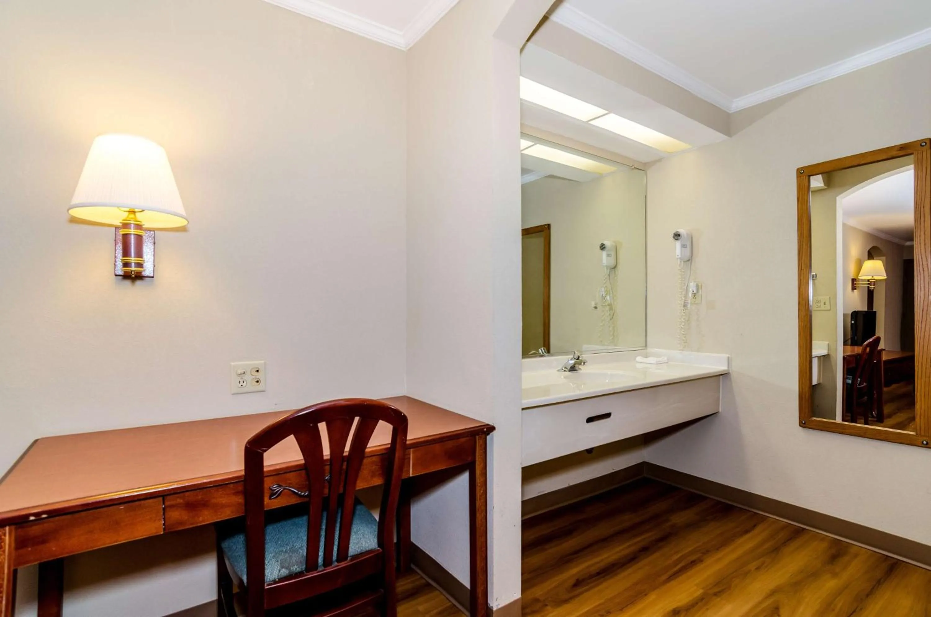 Bathroom in Motel 6-Newark, DE