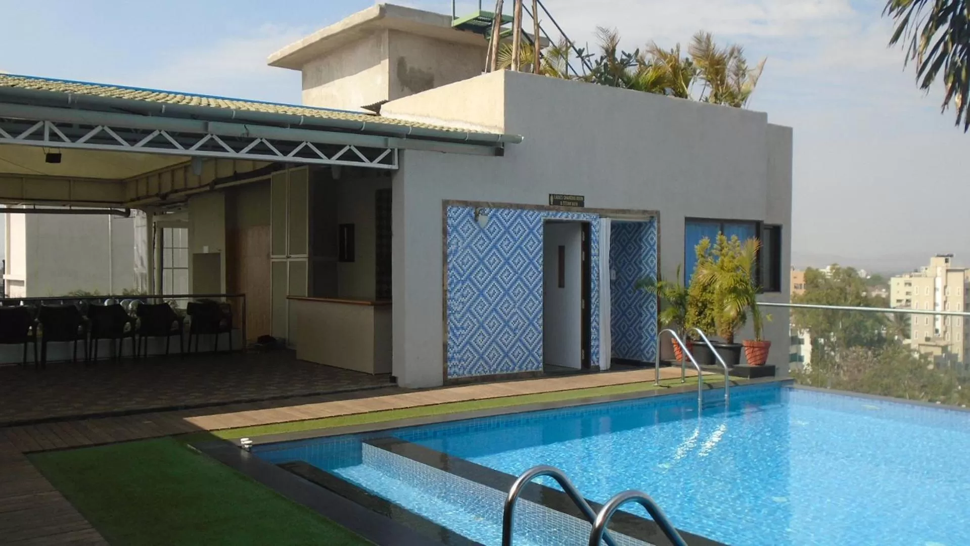 Swimming pool in Hotel Vrishali Executive