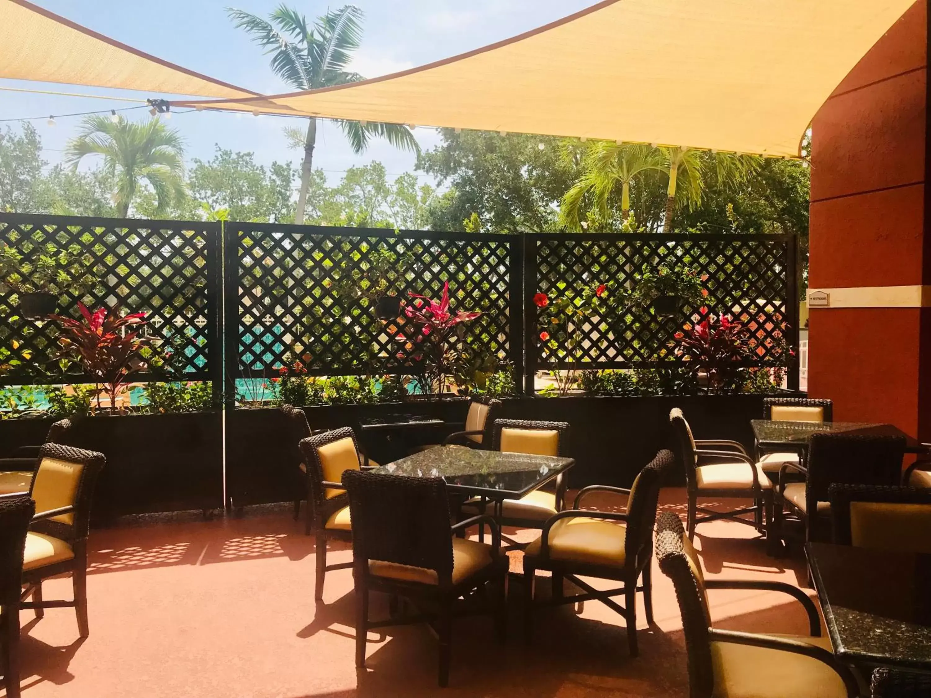 Patio, Restaurant/Places to Eat in Best Western Plus Palm Beach Gardens Hotel & Suites and Conference Ct