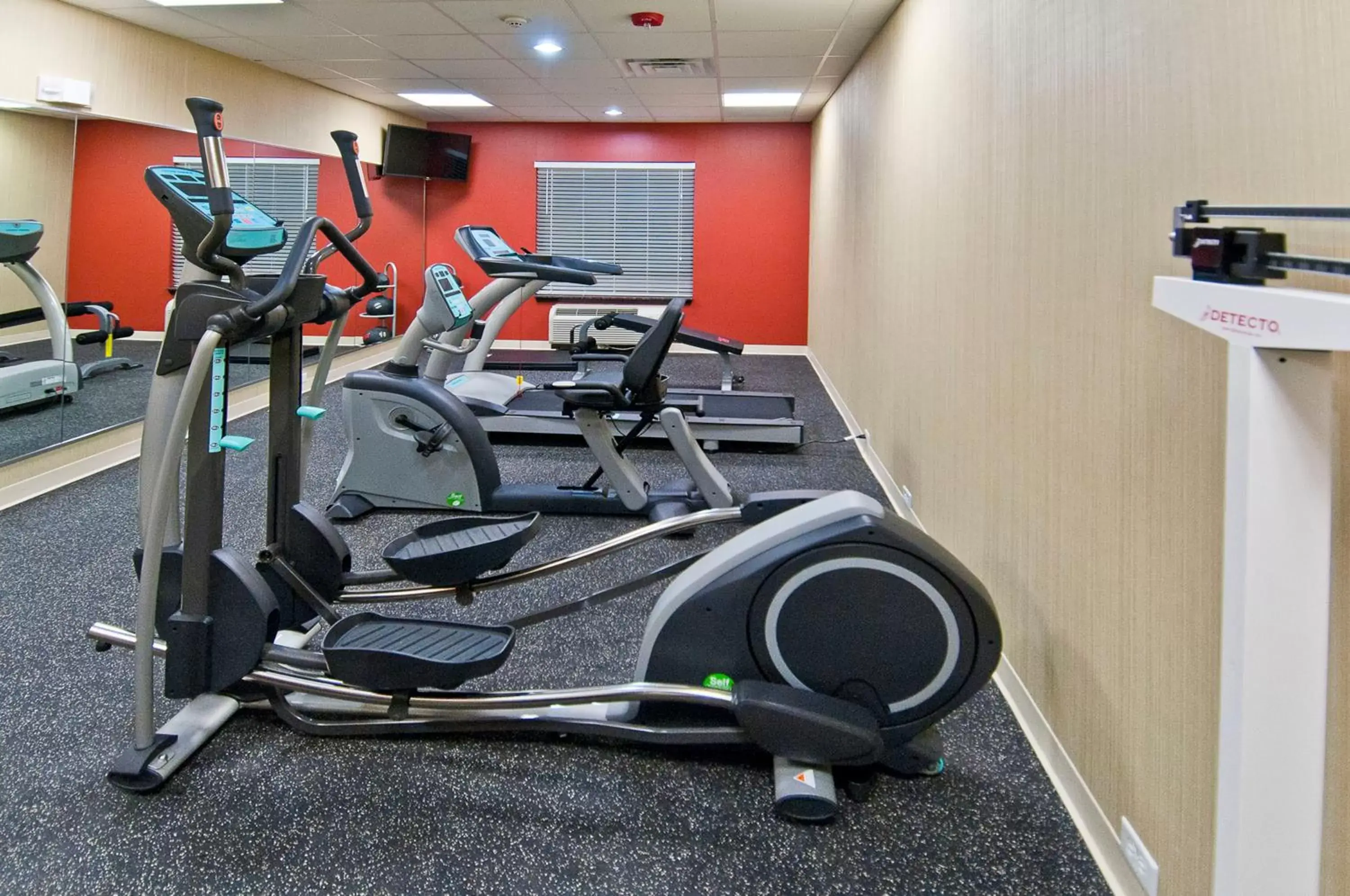 Spa and wellness centre/facilities, Fitness Center/Facilities in Holiday Inn Express & Suites San Antonio SE by AT&T Center, an IHG Hotel