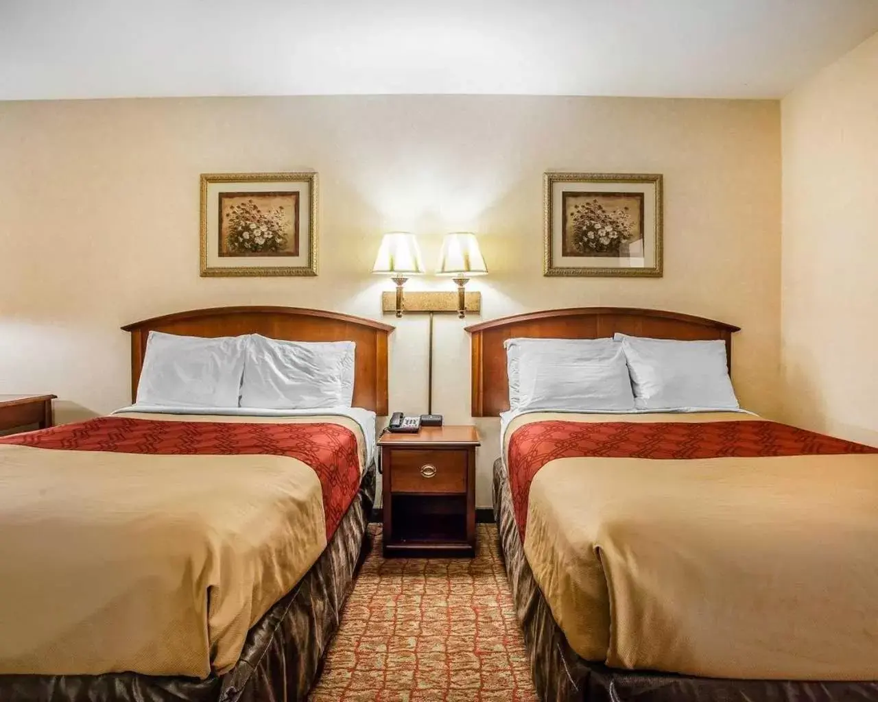 Double Room with Two Double Beds - Smoking in Econo Lodge Douglassville-Pottstown