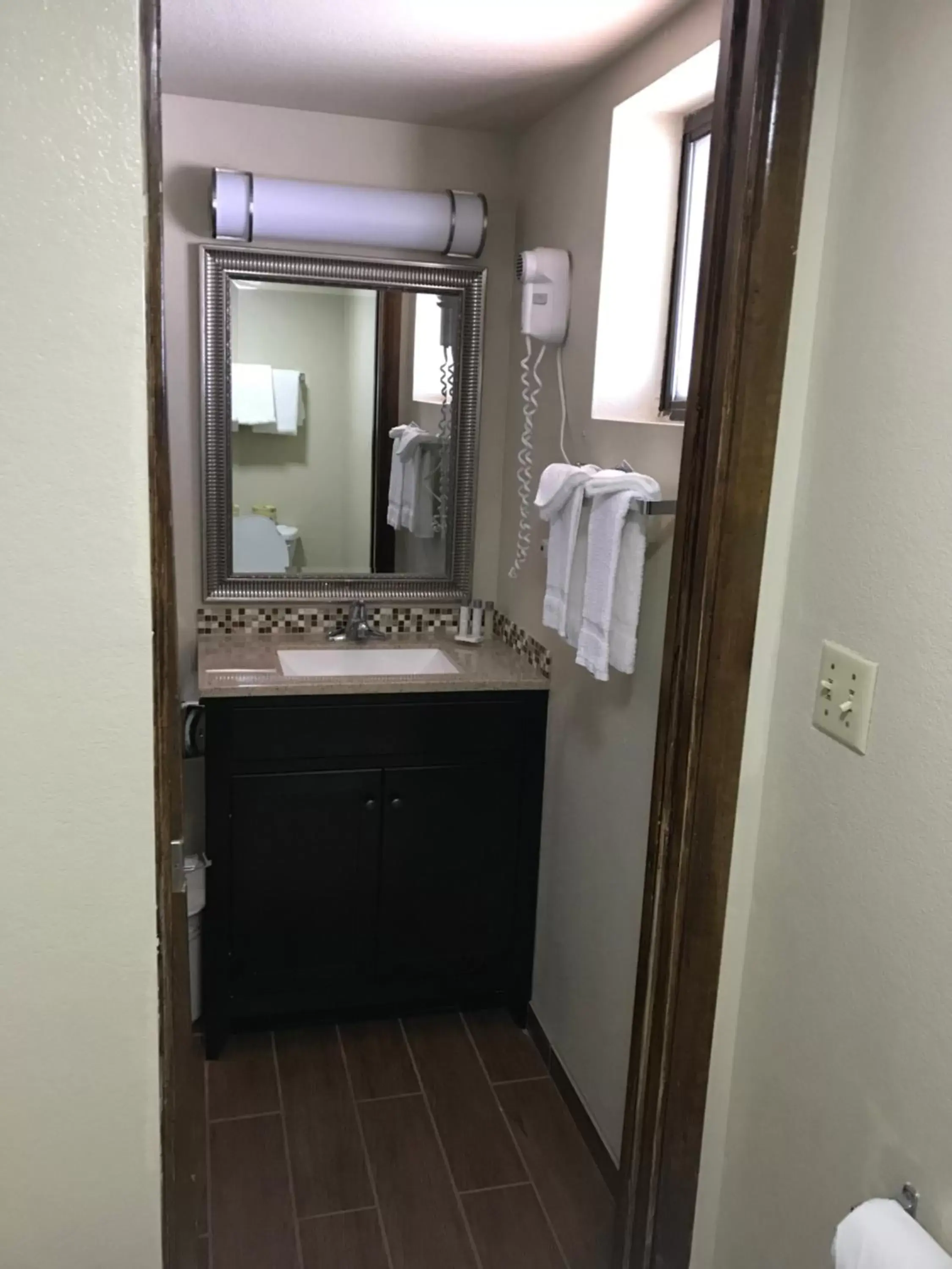 Bathroom in Motel In The Pines