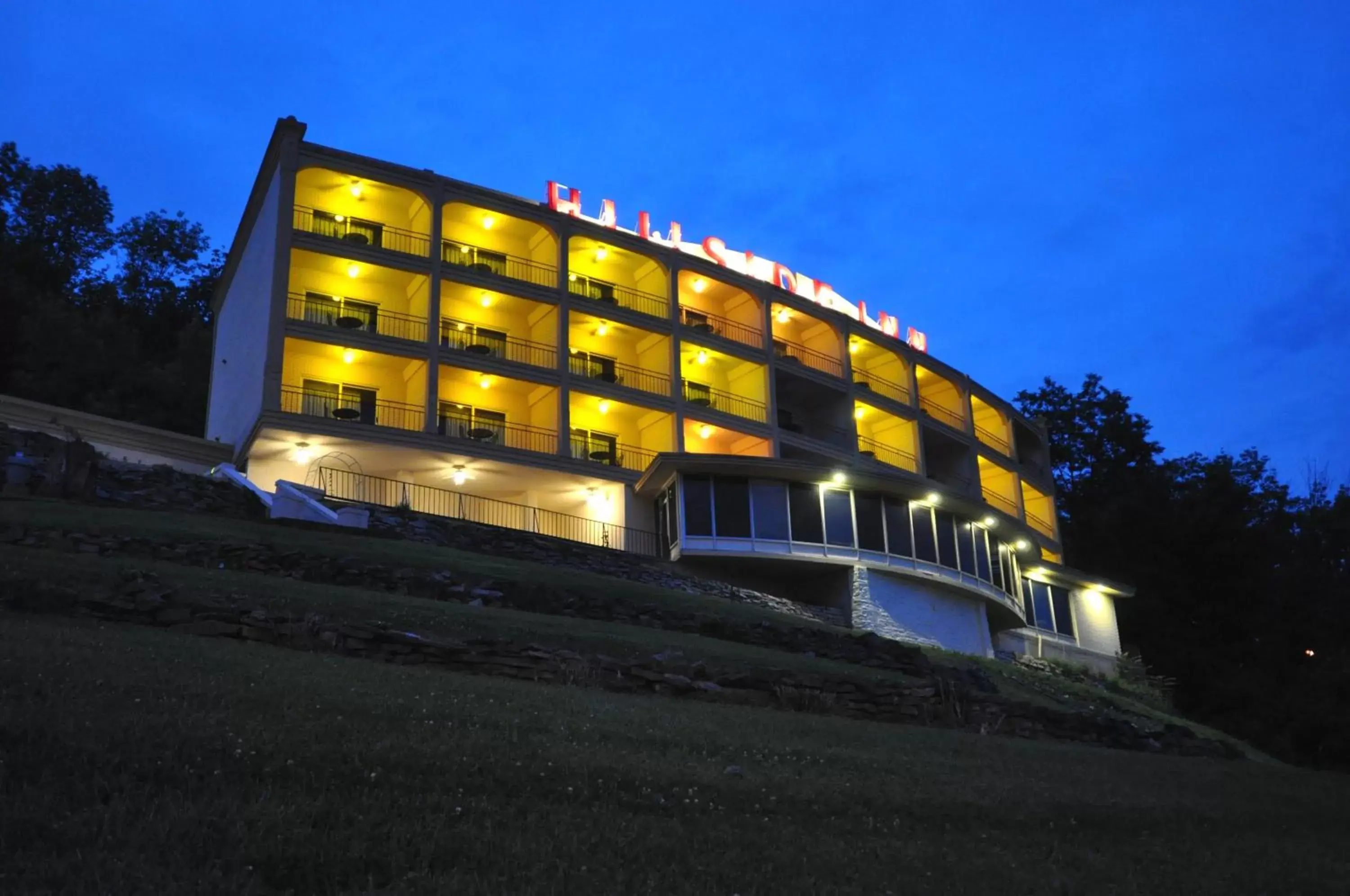 Facade/entrance, Property Building in Hillside Inn