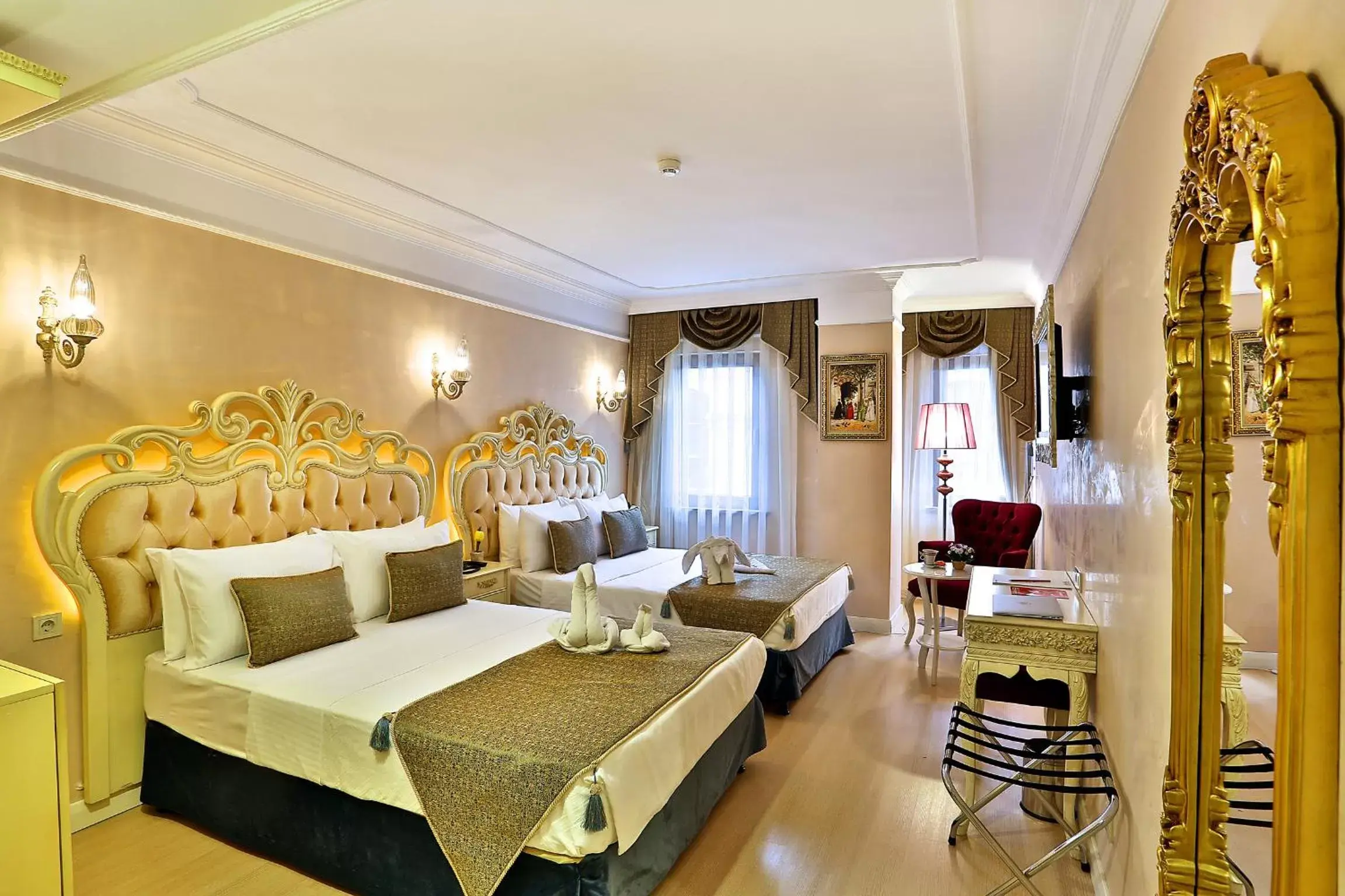 Photo of the whole room in Edibe Sultan Hotel