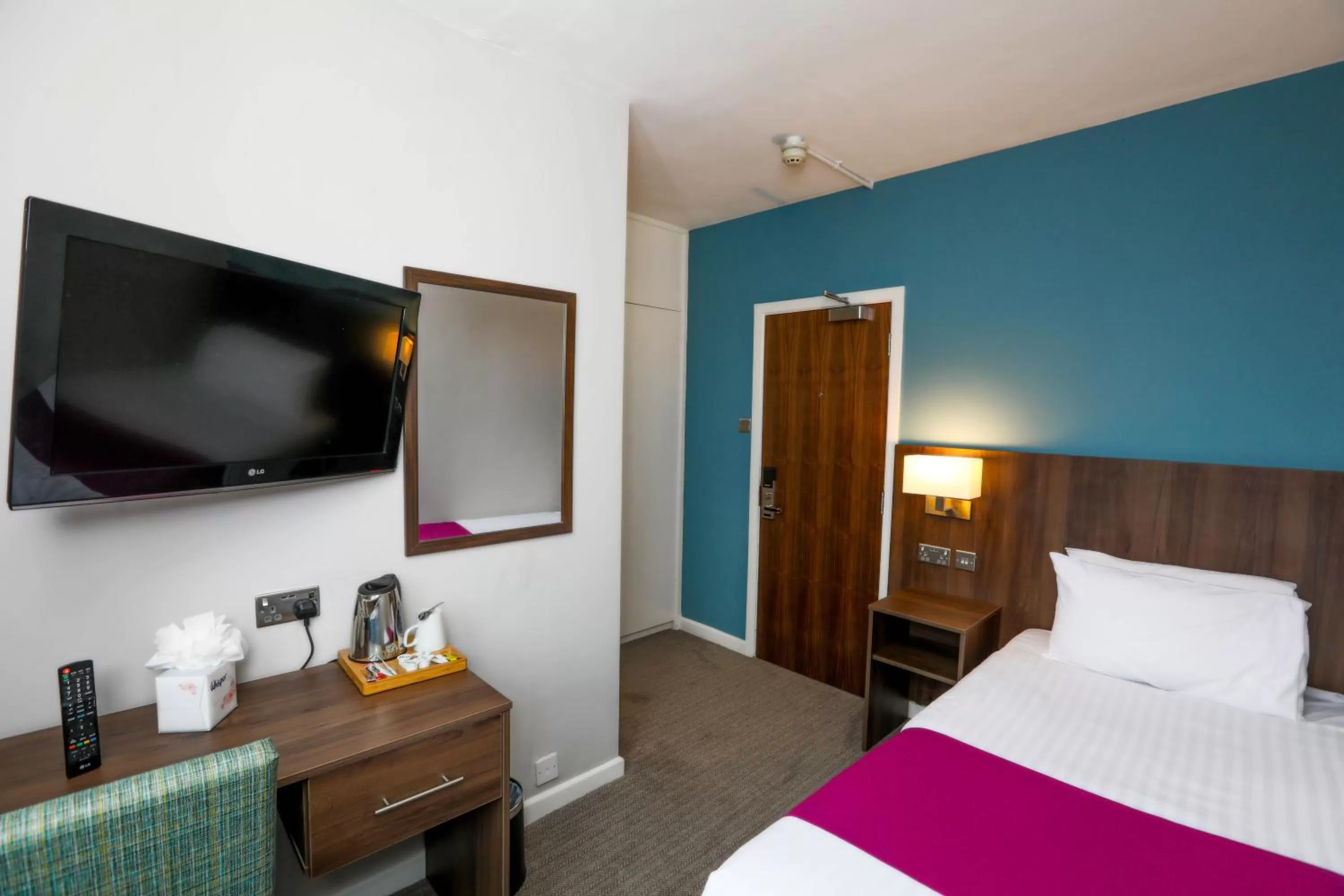 Bedroom, Bed in The Jephson Hotel; BW Signature Collection